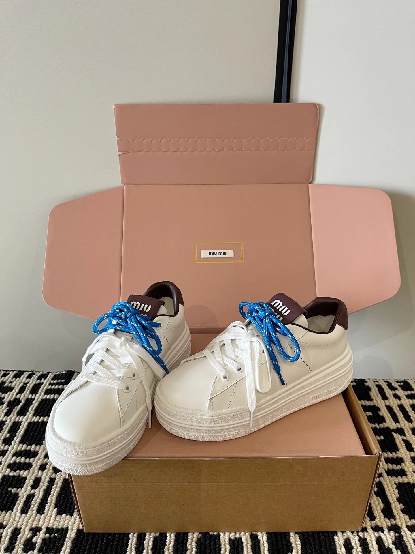 Кроссовки Женские Miu Miu 18234991