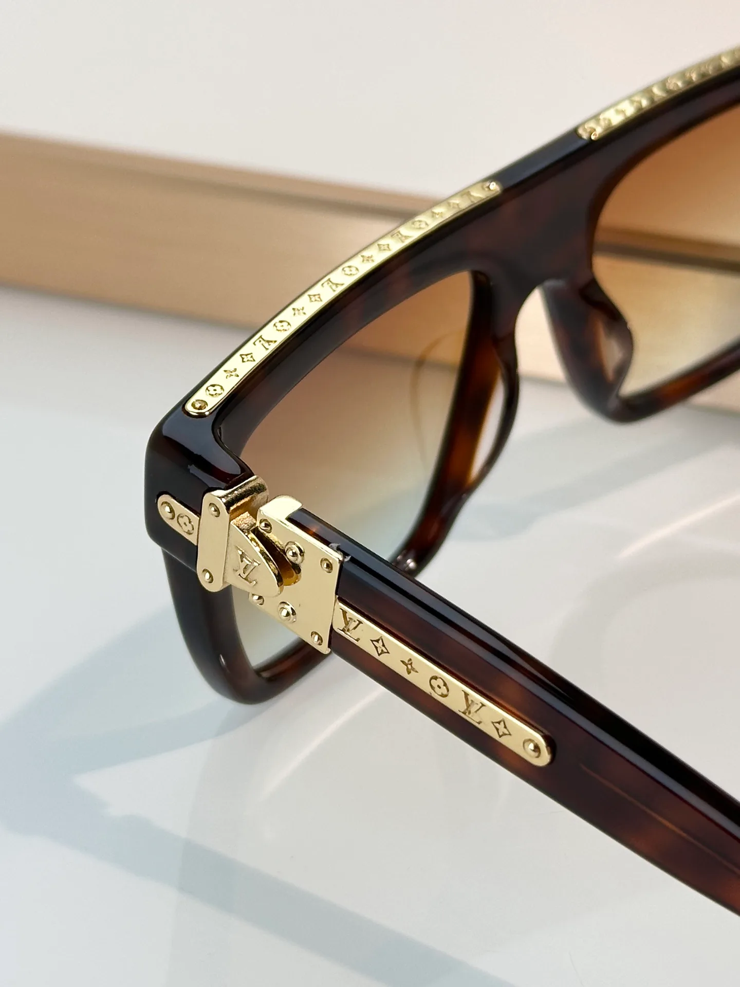 Очки Louis Vuitton 18520259
