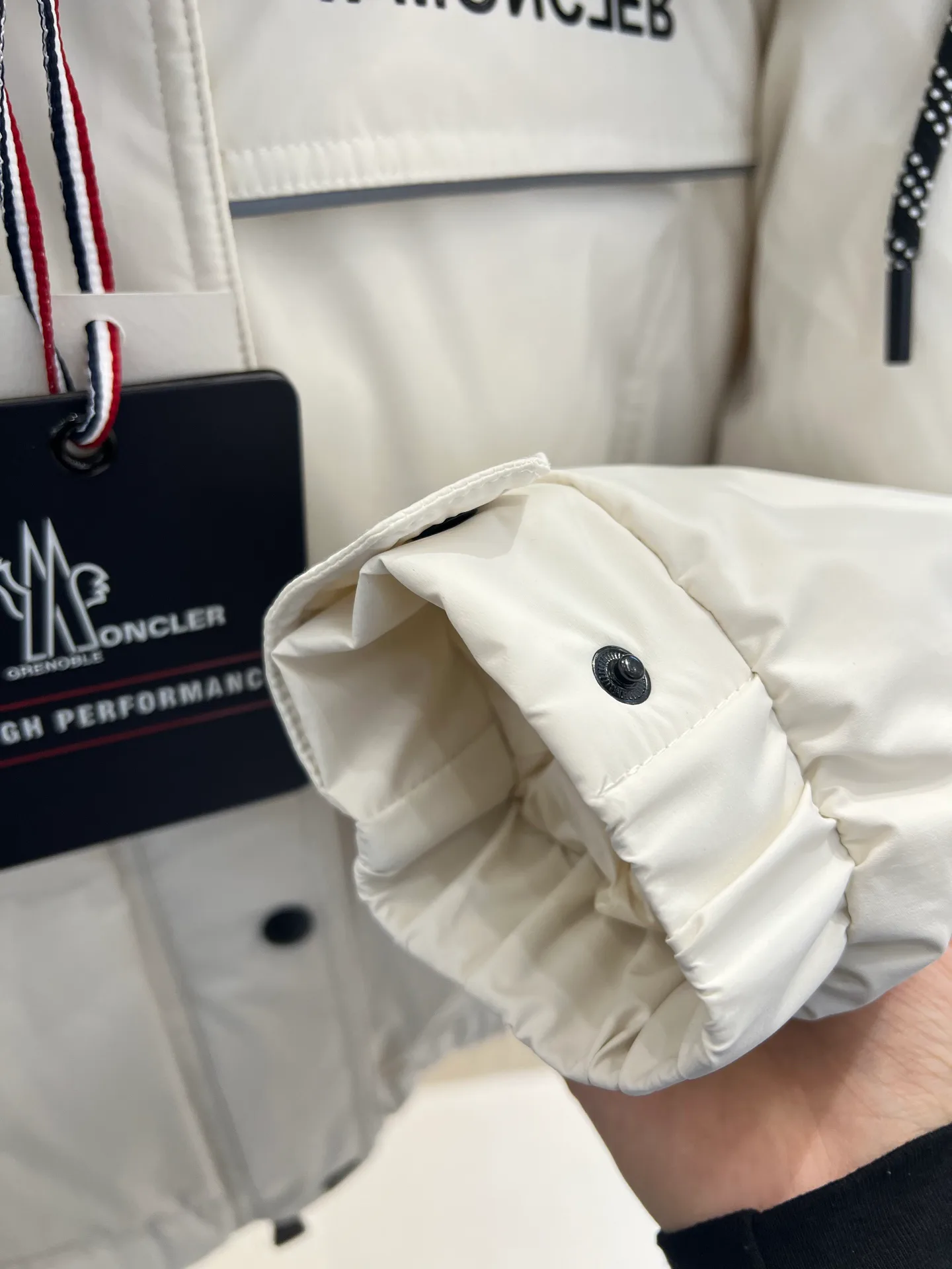 Куртки И Пуховики Женские Moncler 19628752