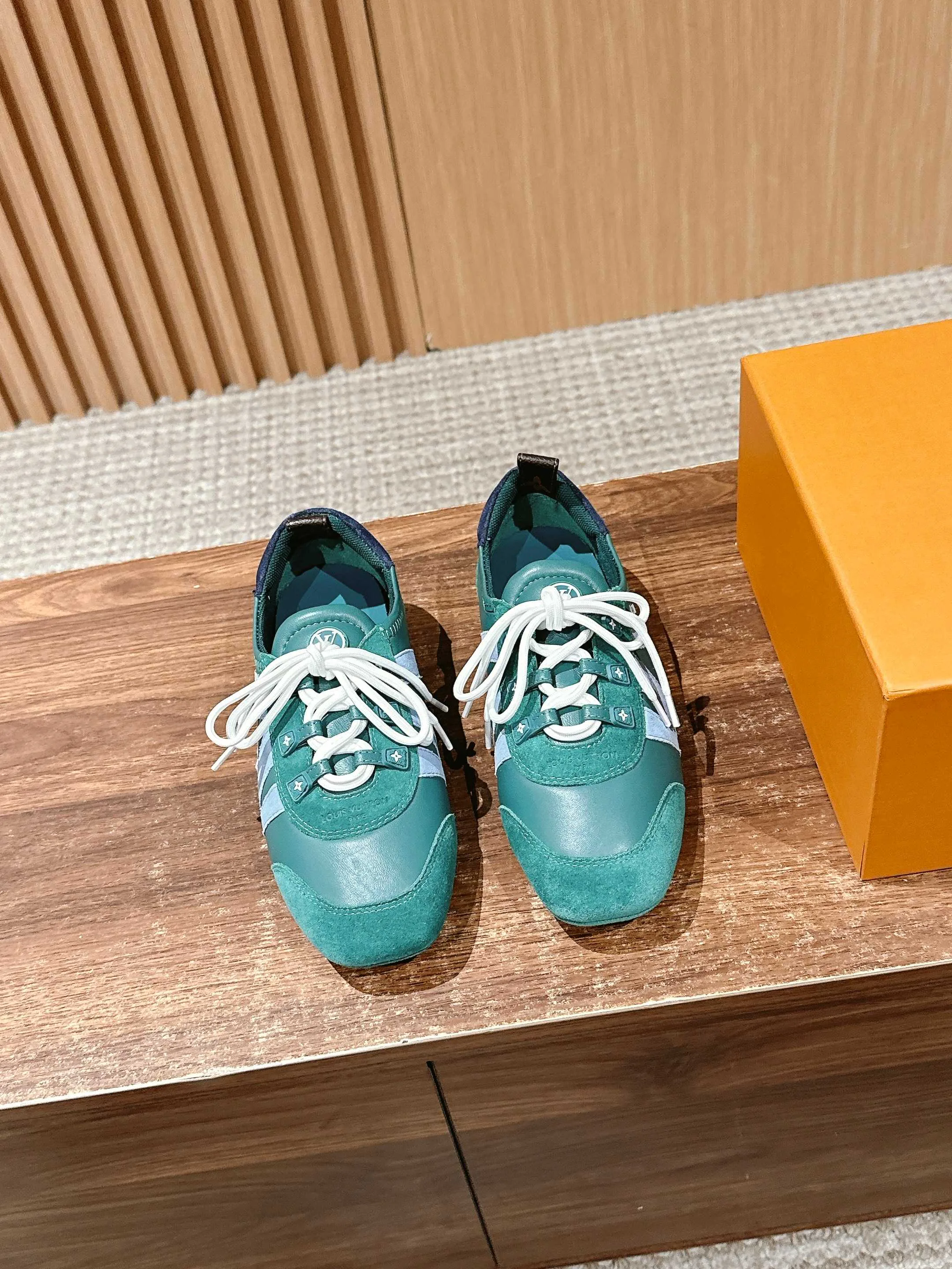 Кроссовки Женские Louis Vuitton 68786