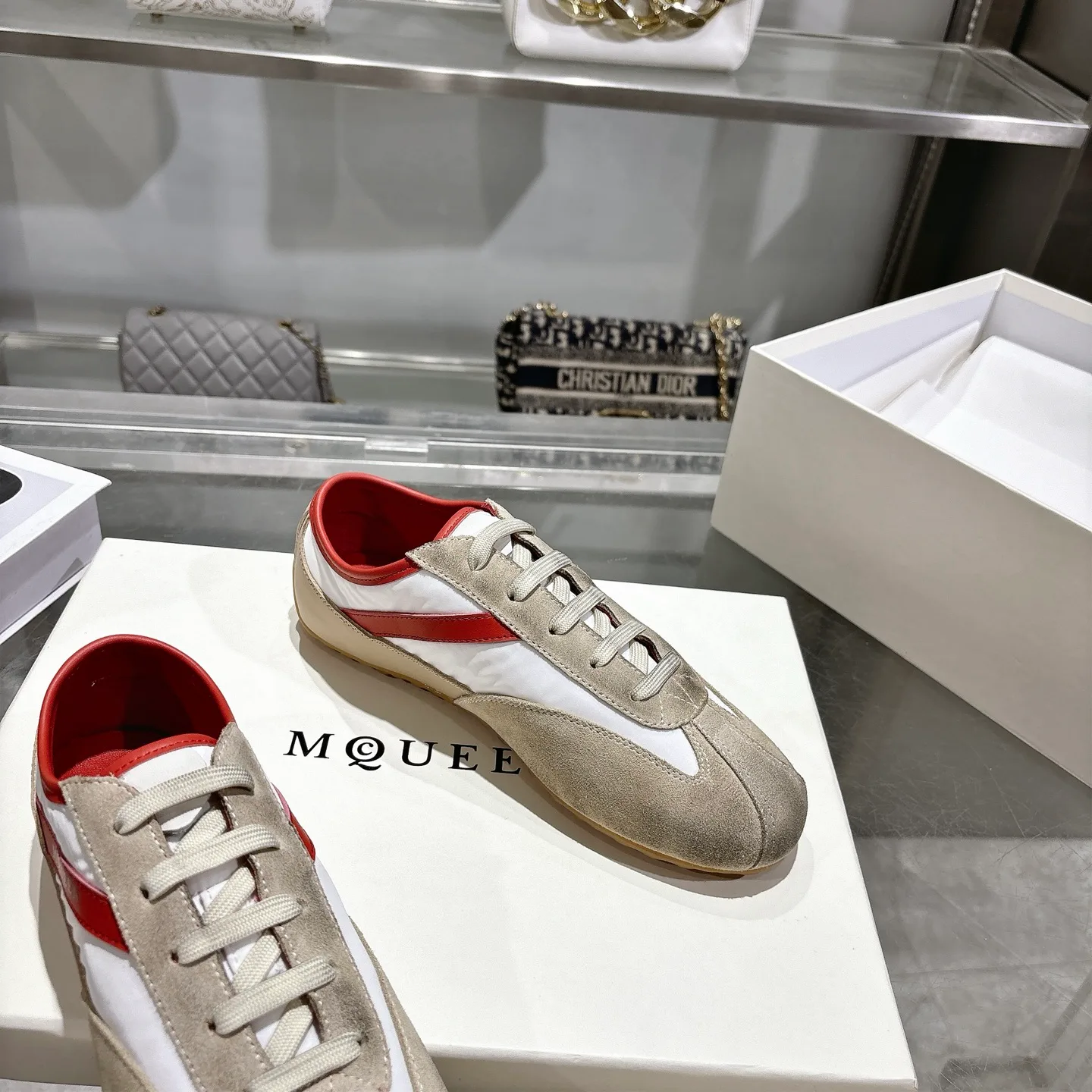 Кроссовки Женские Alexander Mcqueen 12208658