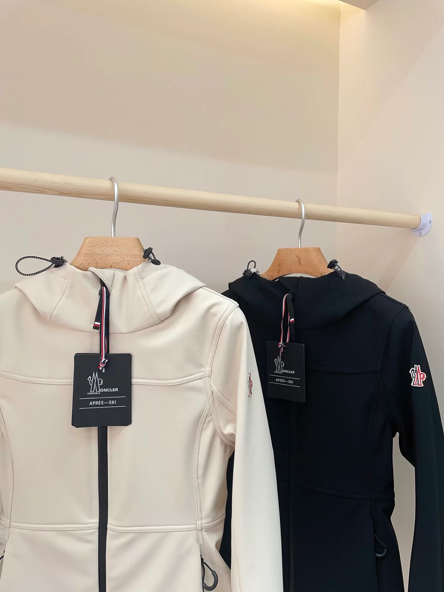 Куртки И Пуховики Женские Moncler 18746648