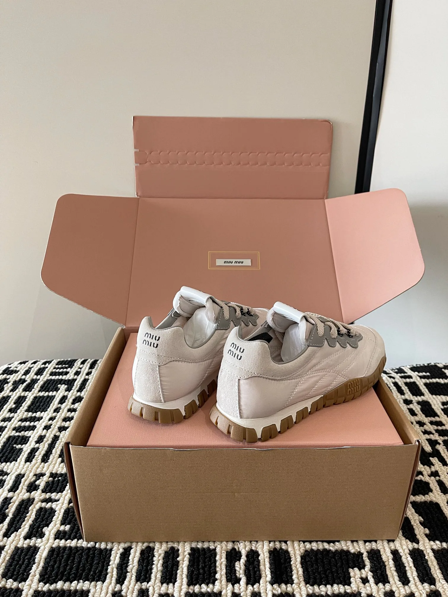 Кроссовки Женские Miu Miu 18874030