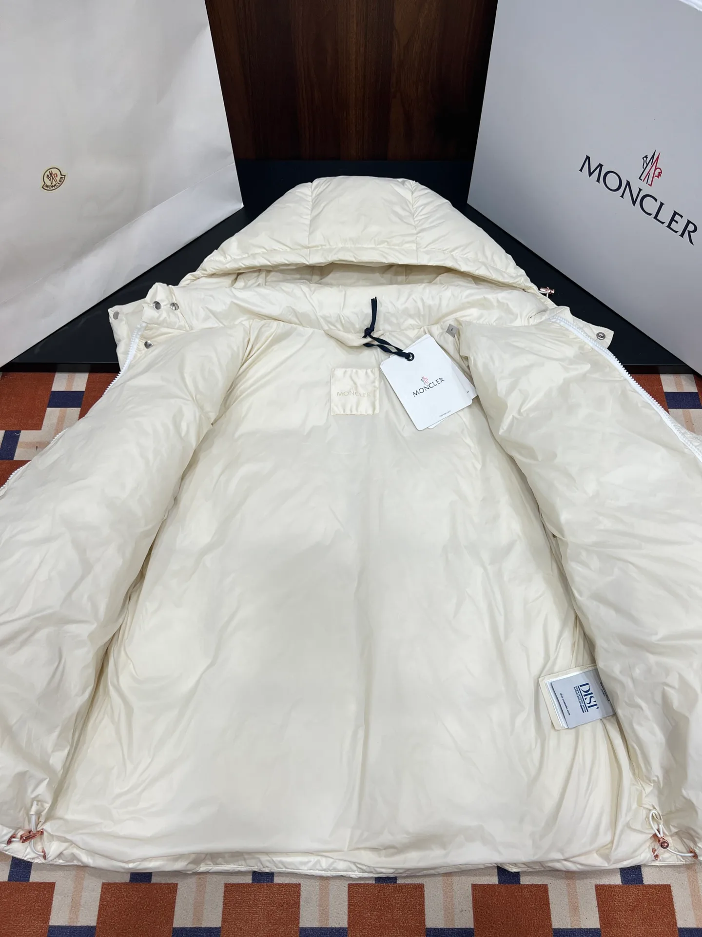 Куртки И Пуховики Женские Moncler 17888371