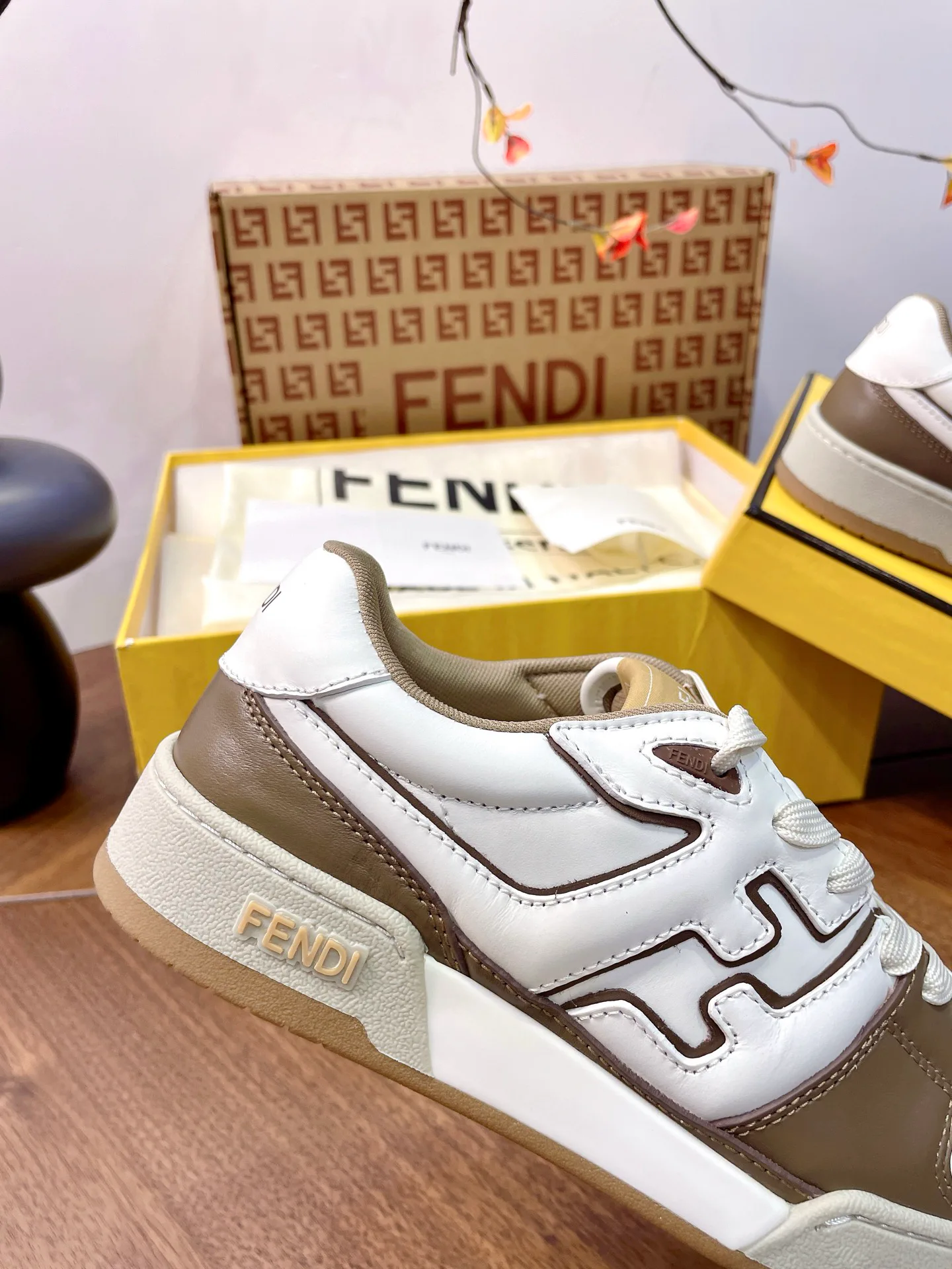 Кроссовки Женские Fendi 17957321