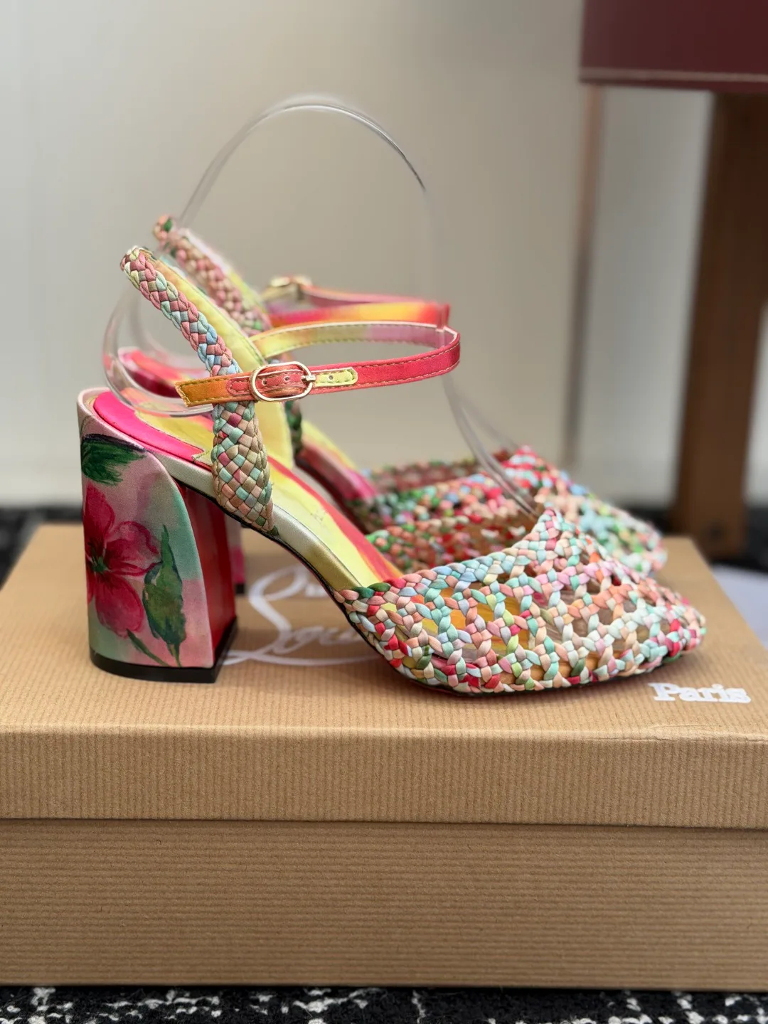 Босоножки Женские Christian Louboutin 19633361