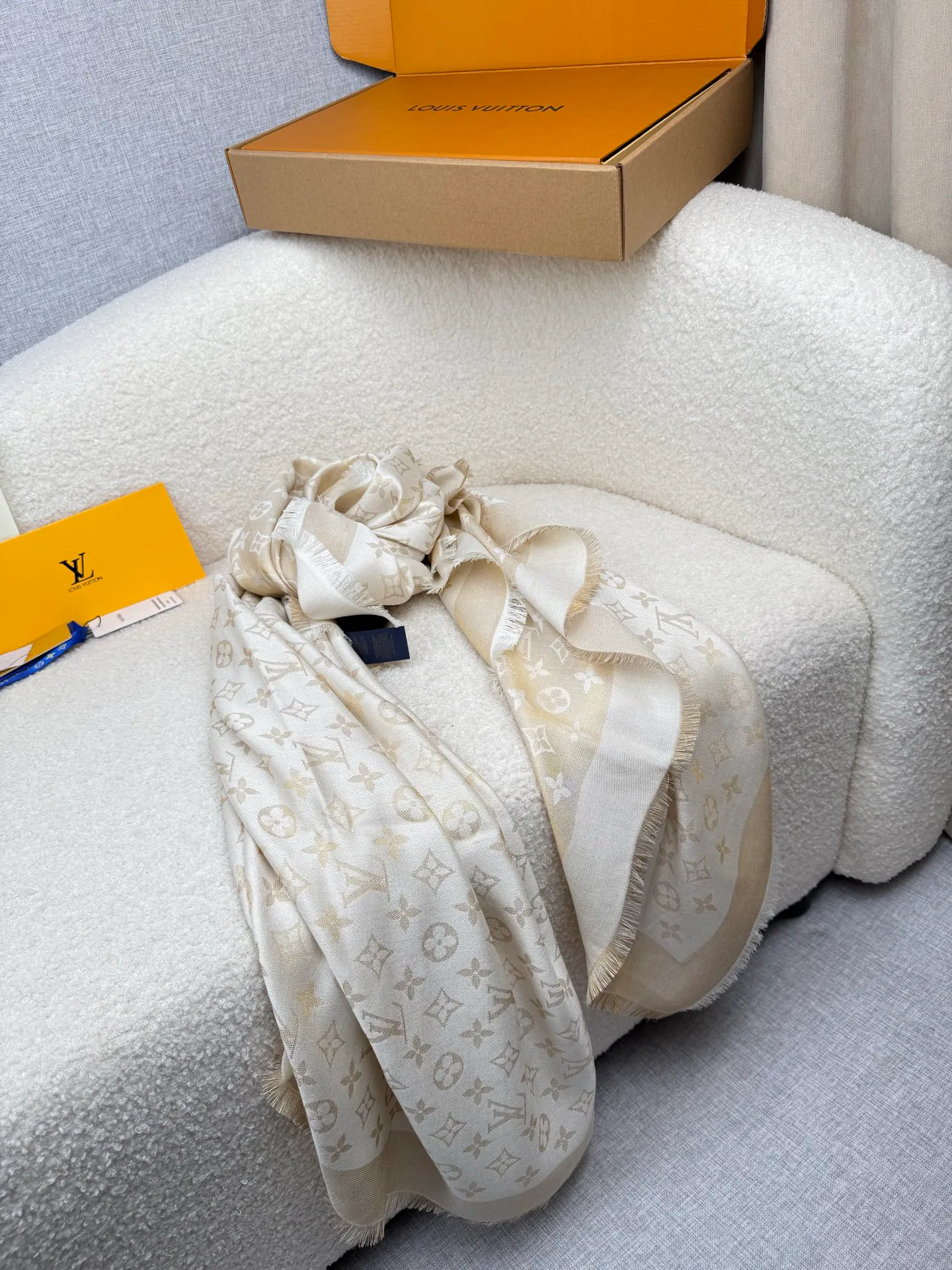 Шарфы Louis Vuitton 18003388