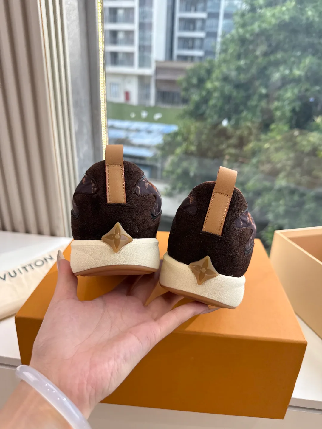 Кроссовки Женские Louis Vuitton 18053497