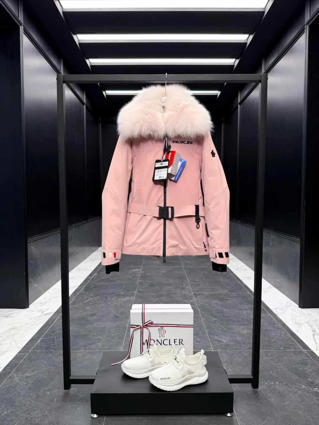 Куртки И Пуховики Женские Moncler 18741173