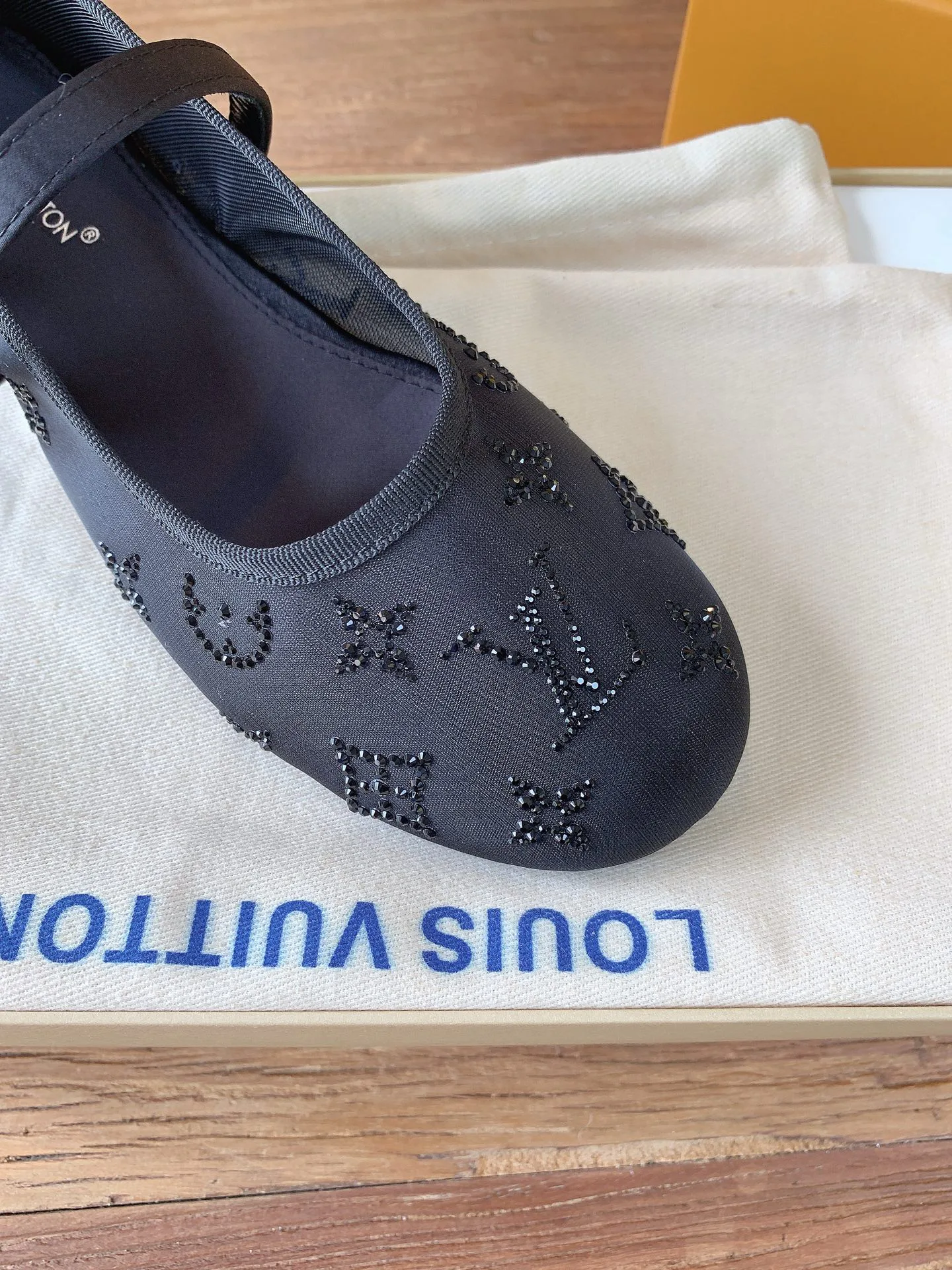 Балетки Женские Louis Vuitton 18365400