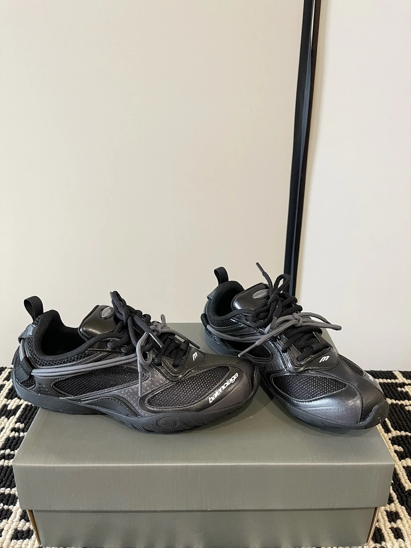 Кроссовки Женские Balenciaga 18386307