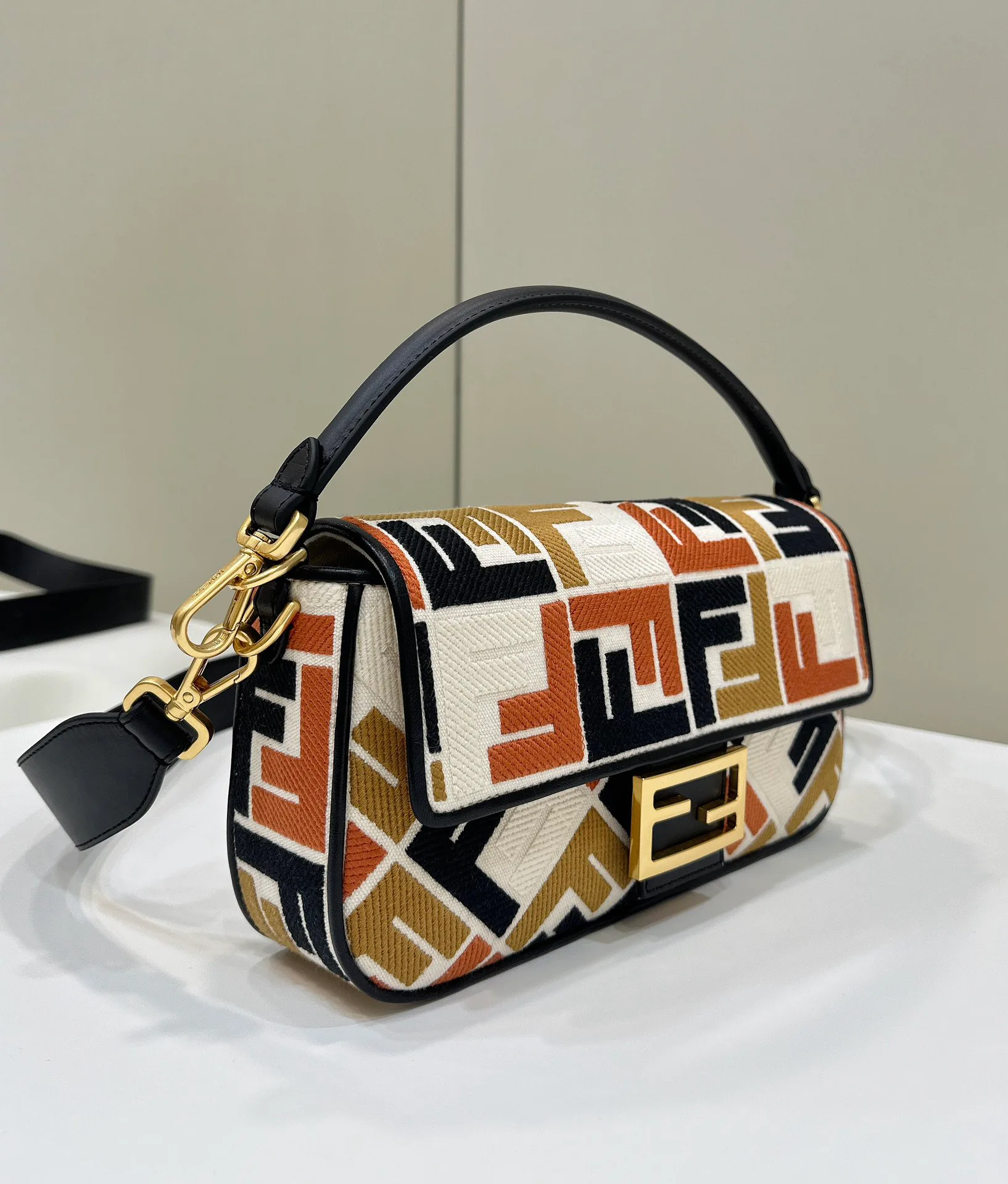 Классические Сумки Женские Fendi 18116181