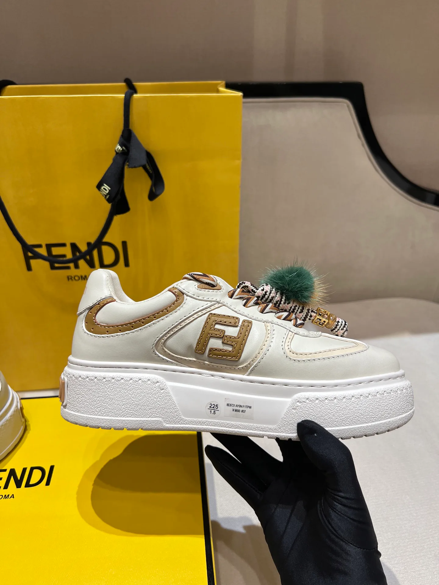 Кроссовки Женские Fendi 18020641