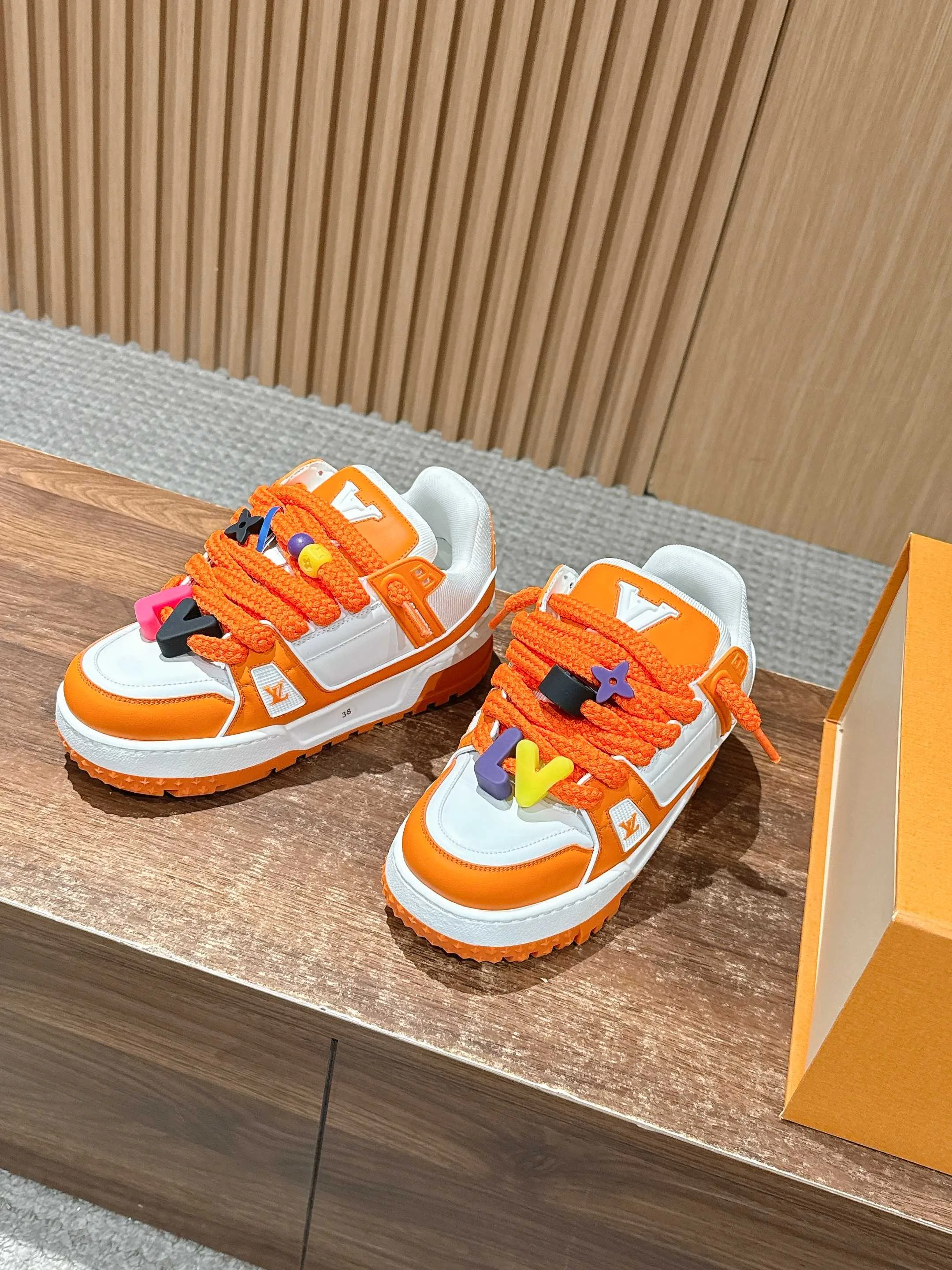 Кроссовки Женские Louis Vuitton 4269598