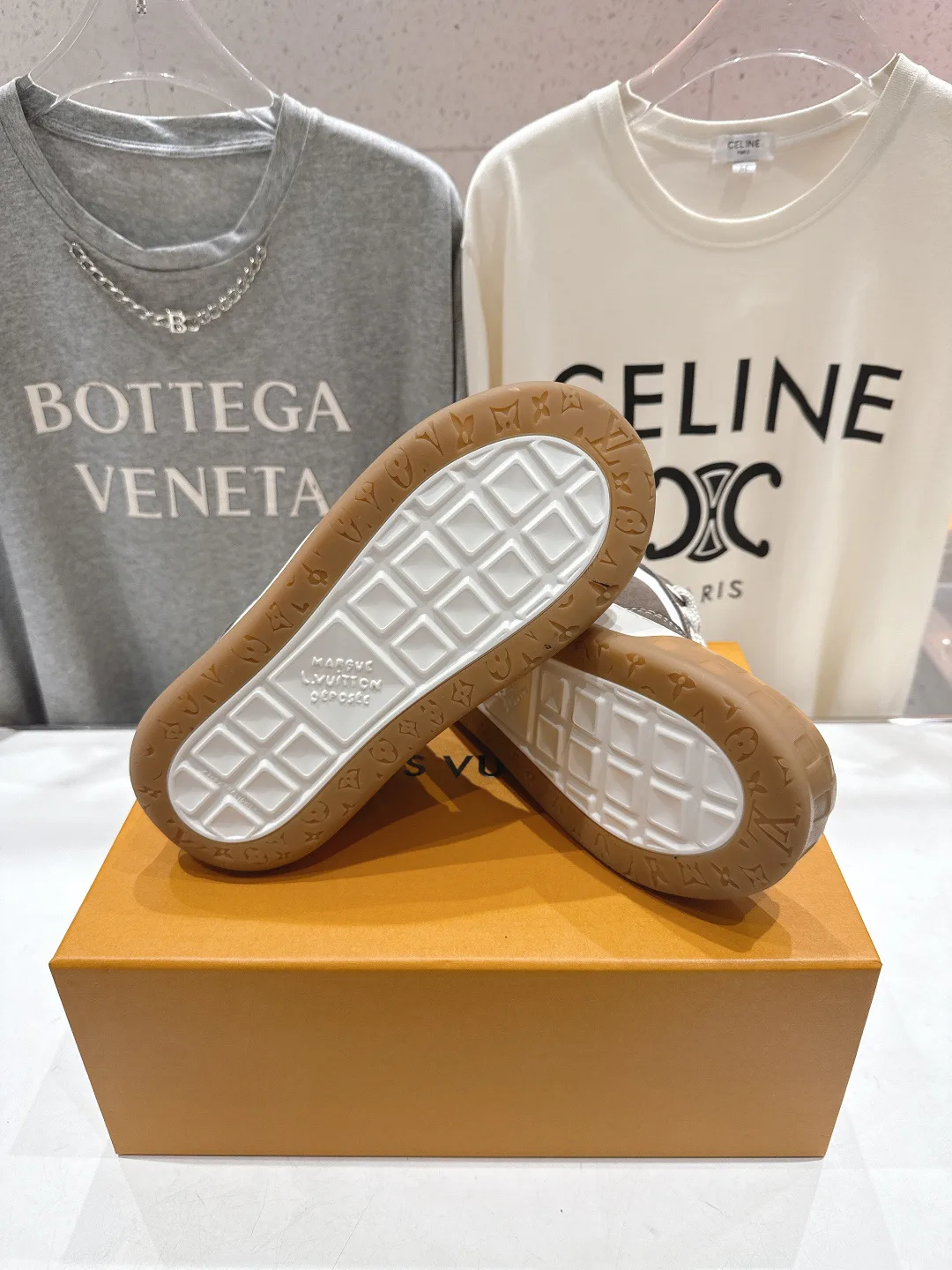 Кроссовки Женские Louis Vuitton 1884390