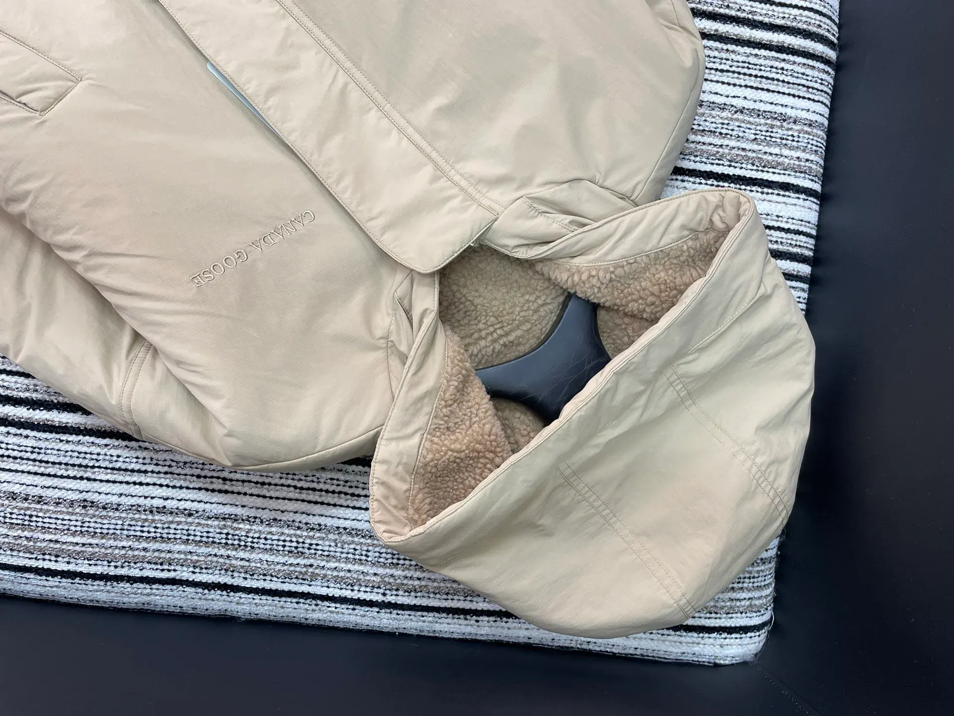 Куртки И Пуховики Женские Canada Goose 303646