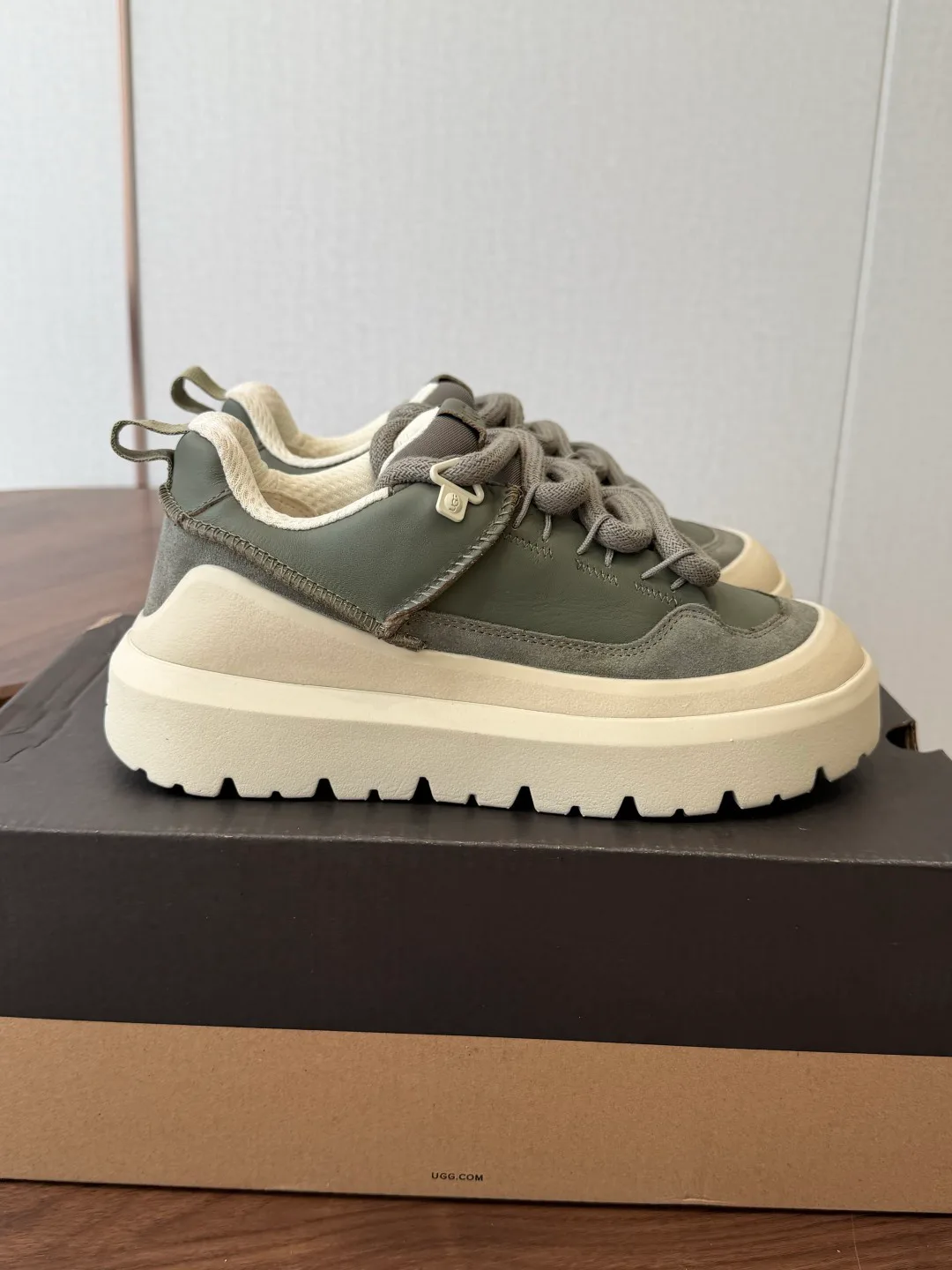 Кроссовки Женские Ugg 18796507