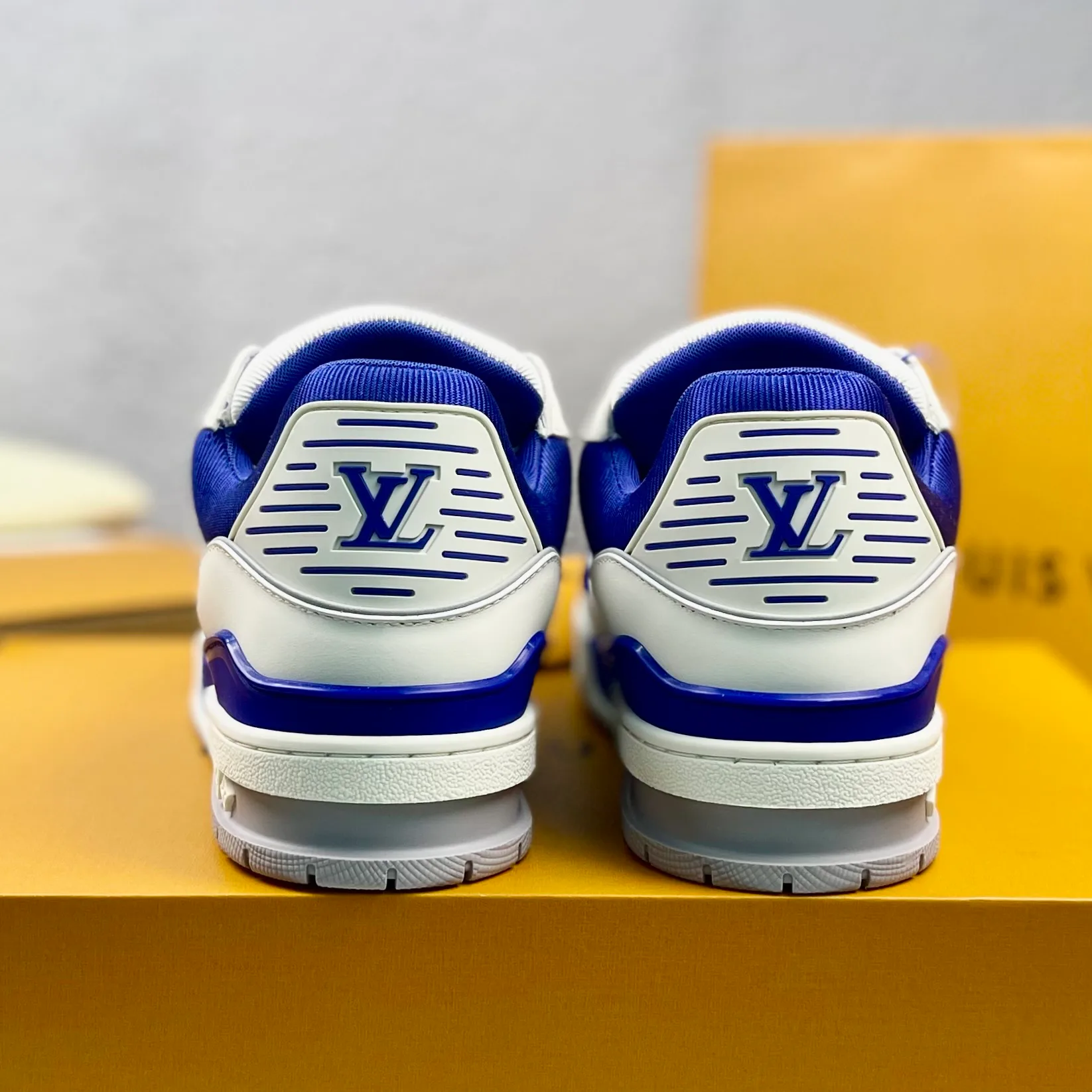 Кроссовки Женские Louis Vuitton 2679346