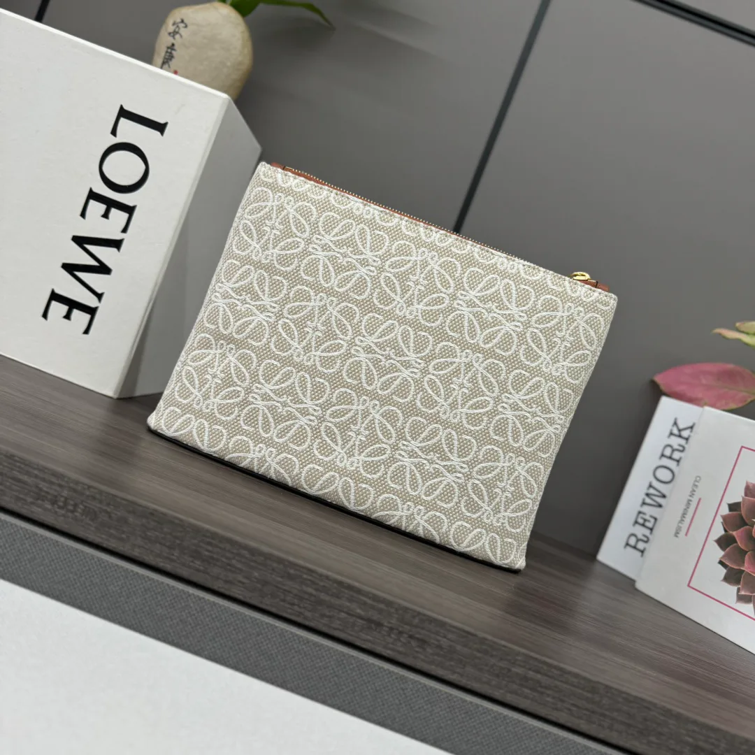 Клатчи Женские Loewe 18116450