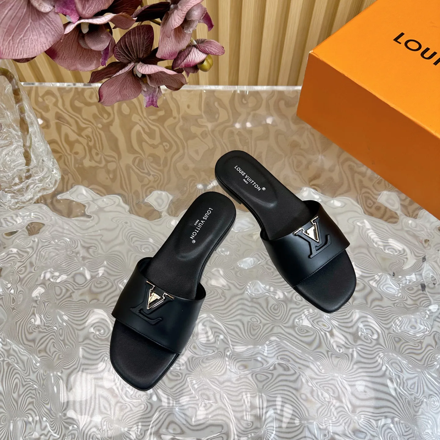 Шлепанцы Женские Louis Vuitton 629252