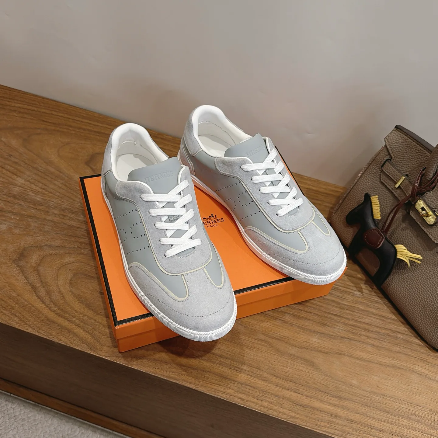 Кроссовки Женские Hermes 18230935