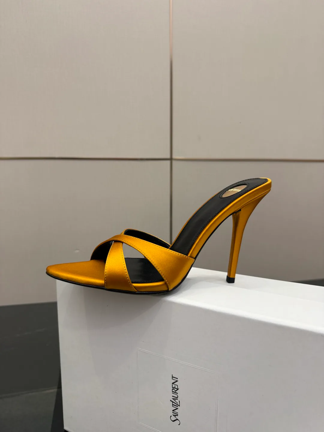 Босоножки Женские Saint Laurent 11409892