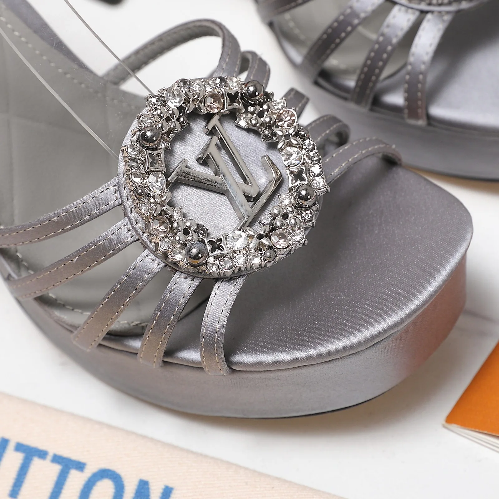 Босоножки Женские Louis Vuitton 10250864