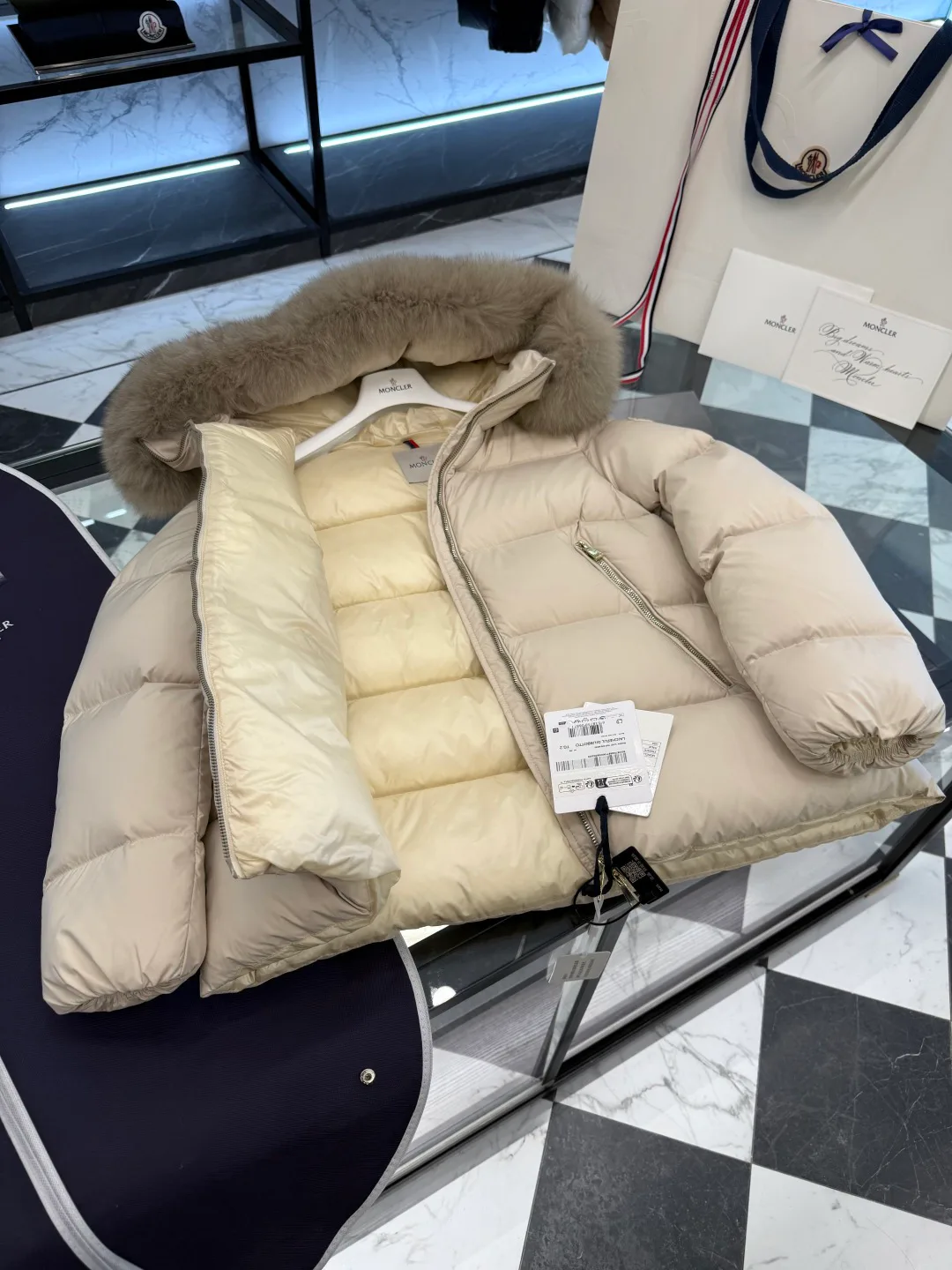 Куртки И Пуховики Женские Moncler 18741834