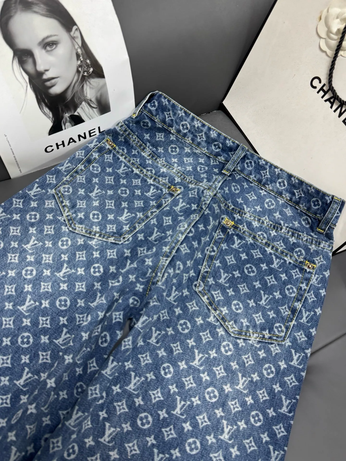 Джинсы Женские Louis Vuitton 13129548