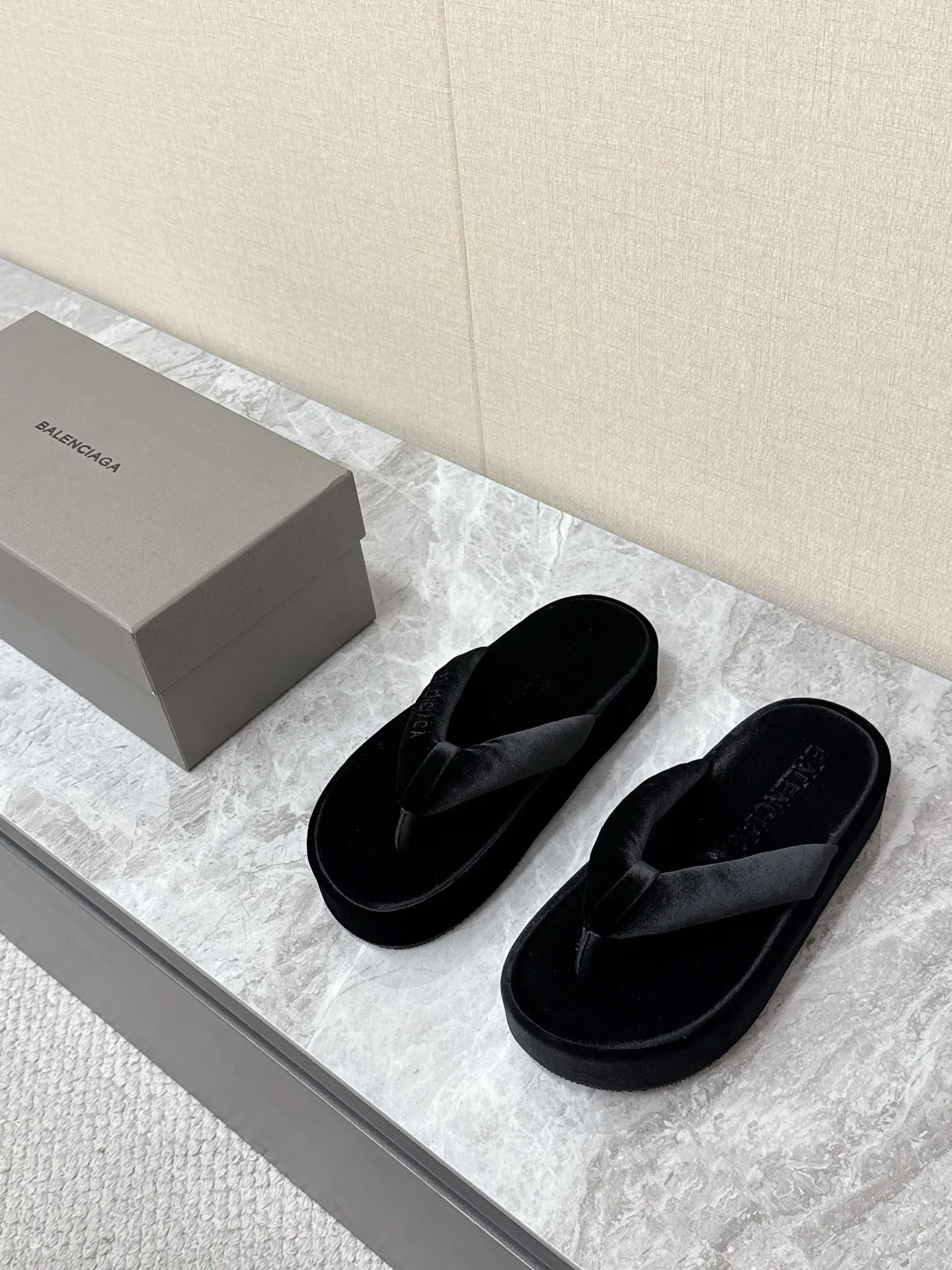 Шлепанцы Женские Balenciaga 14733503