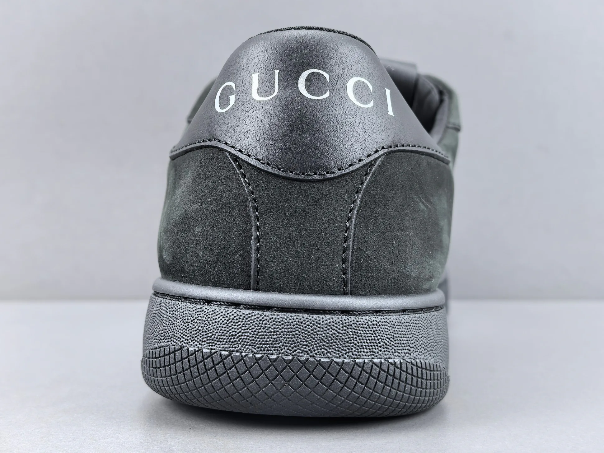 Кроссовки Женские Gucci 18552276