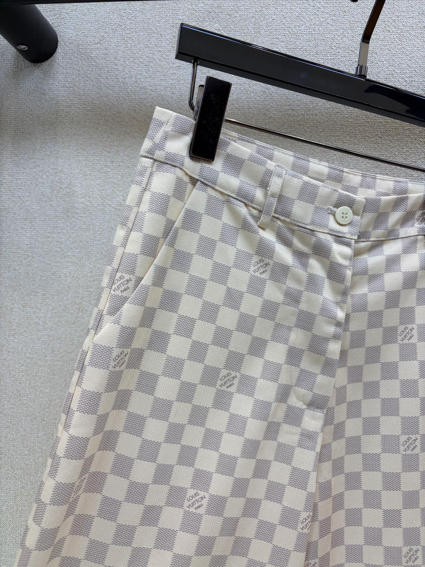 Брюки Женские Louis Vuitton 18203404