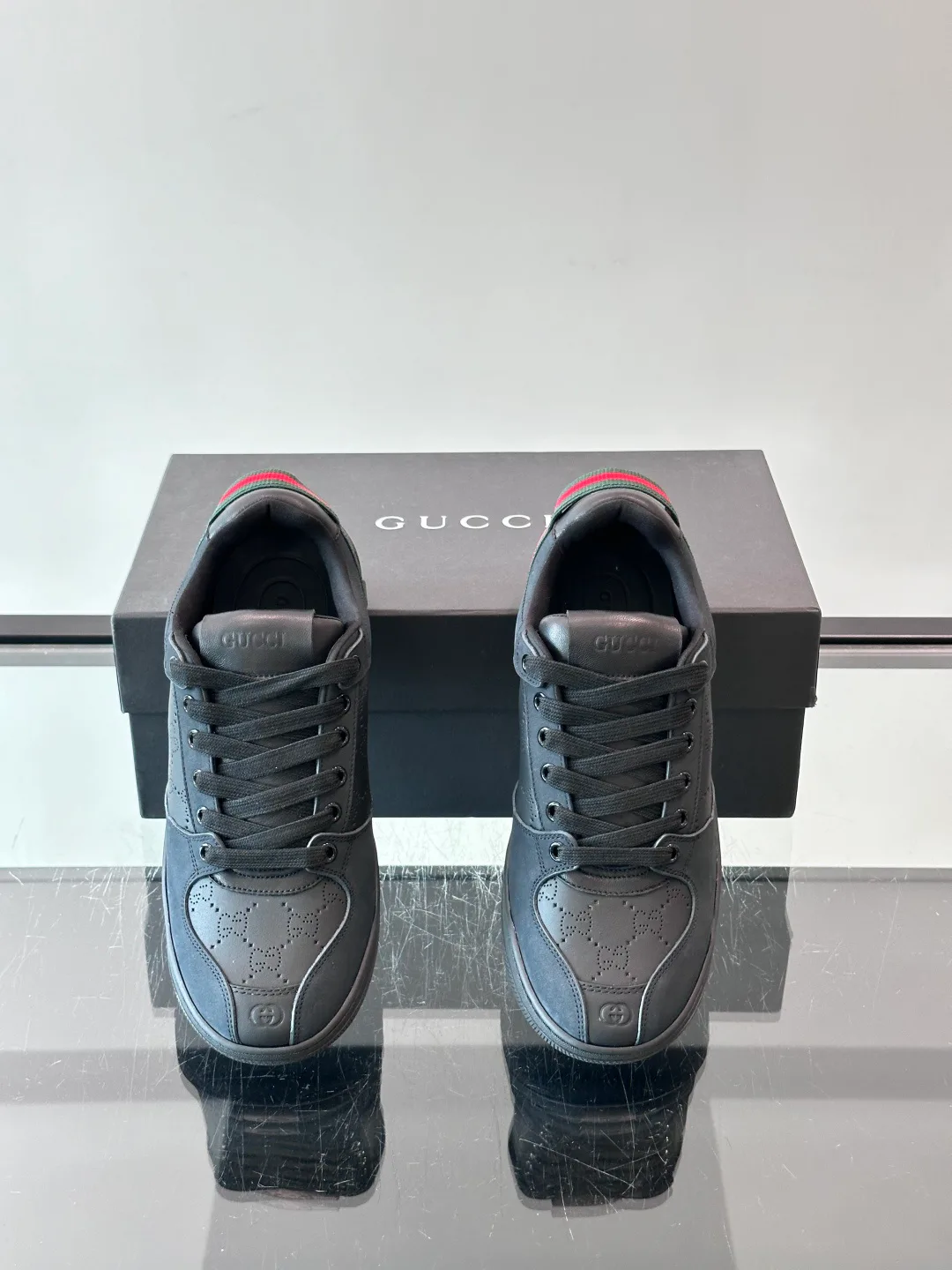 Кроссовки Женские Gucci 18449398