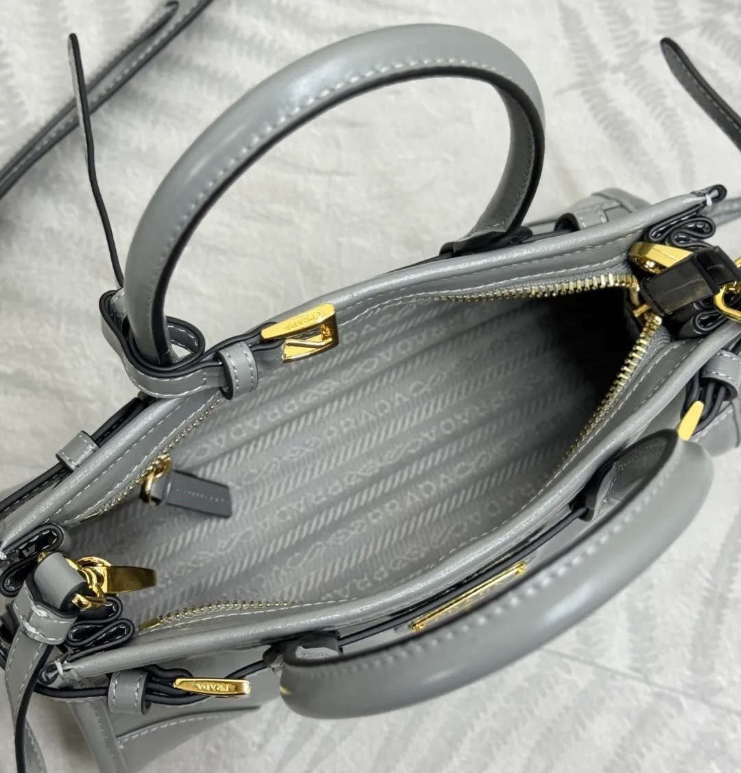 Сумки На Ремне Женские Prada 11682124