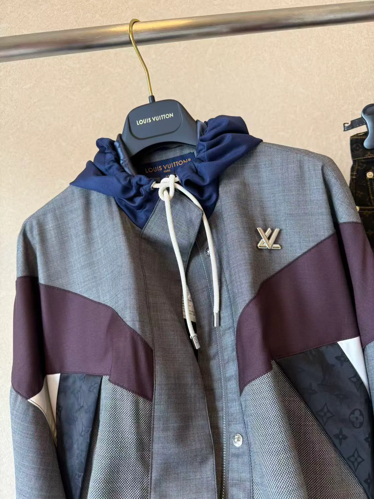 Куртки И Пуховики Женские Louis Vuitton 11471825