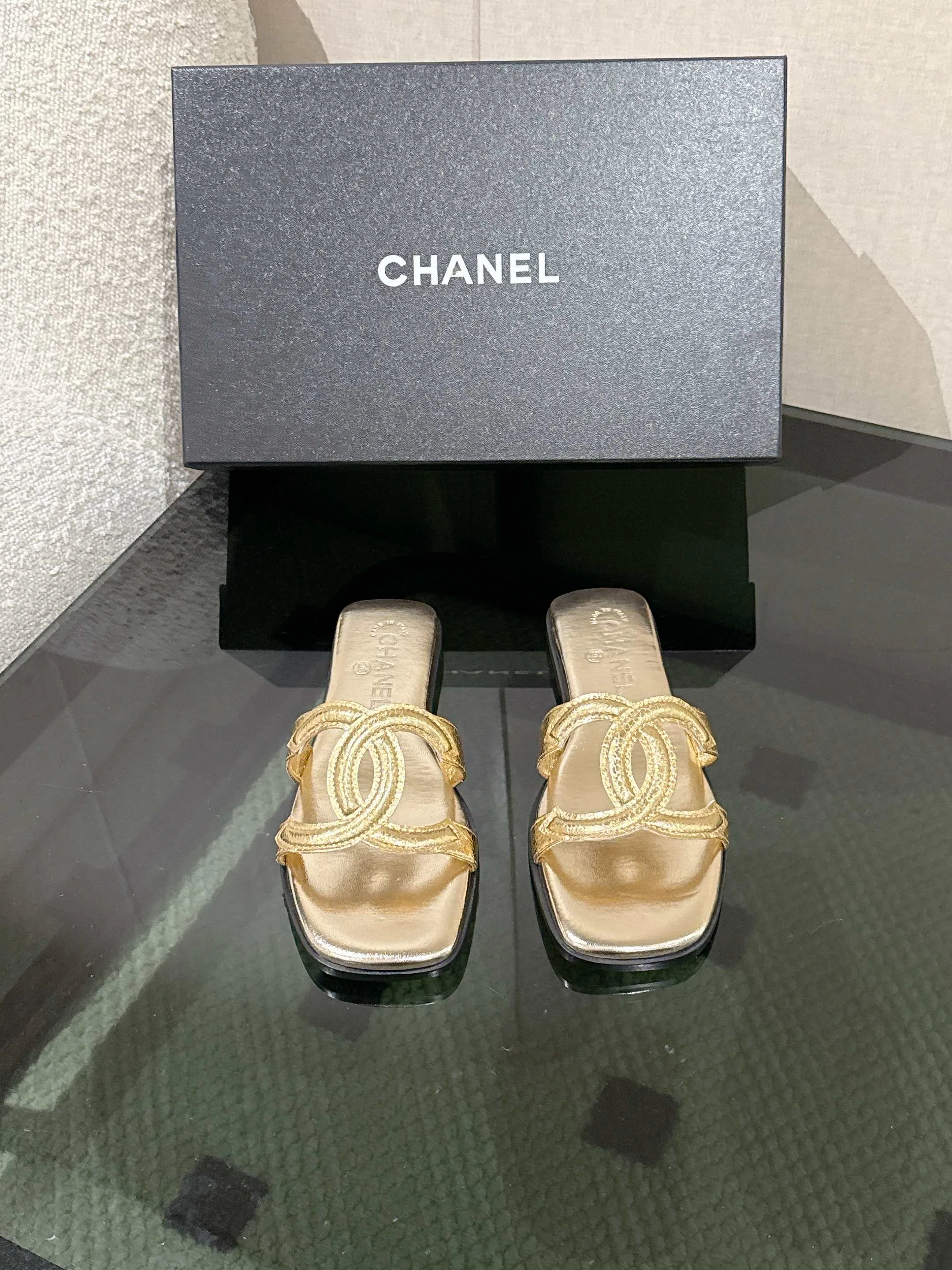 Шлепанцы Женские Chanel 11678194