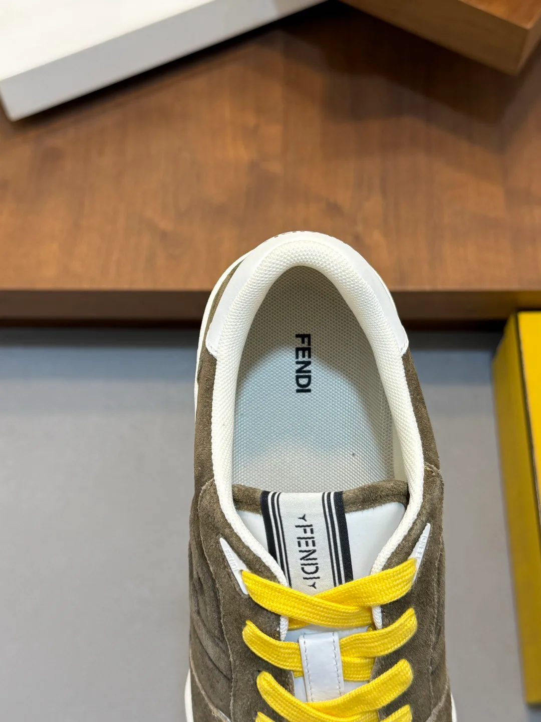 Кроссовки Женские Fendi 18716110