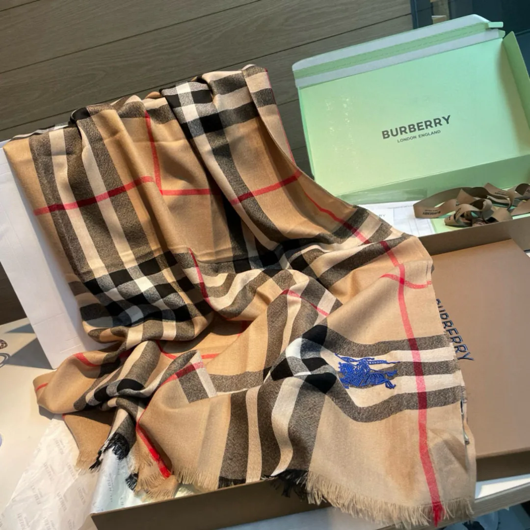 Шарфы Burberry 412470