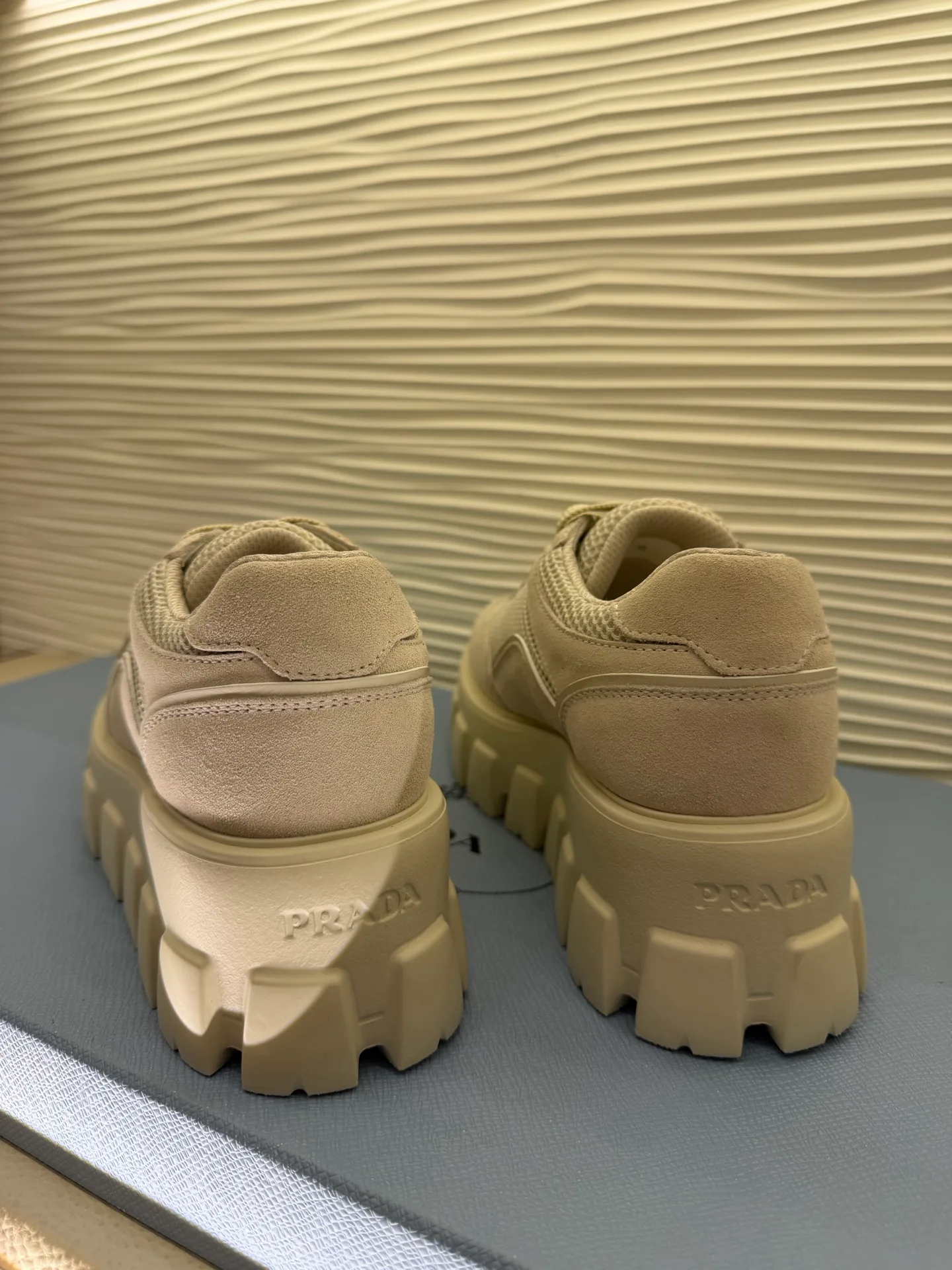 Кроссовки Женские Prada 19453632
