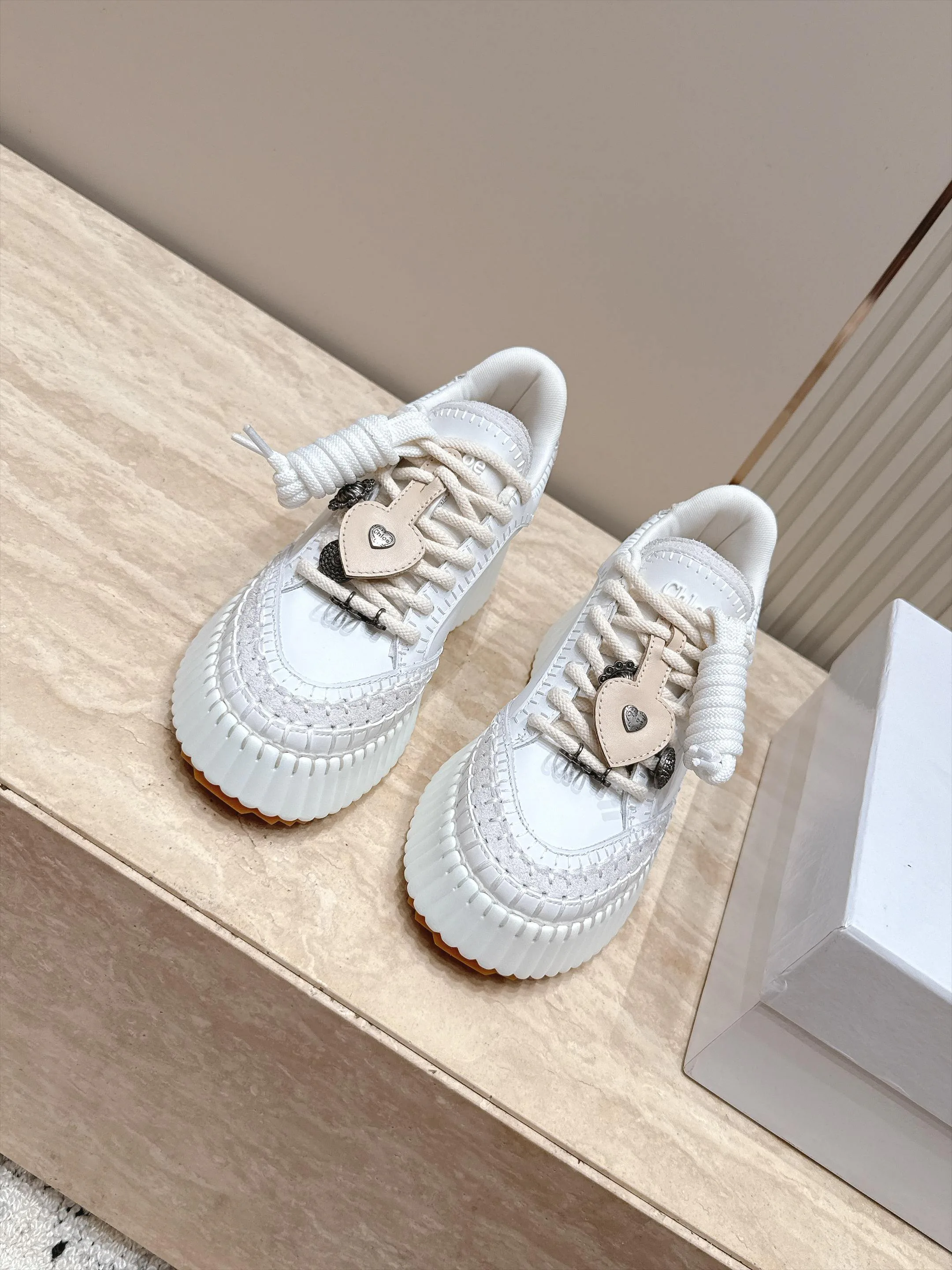 Кроссовки Женские Chloe 18436553