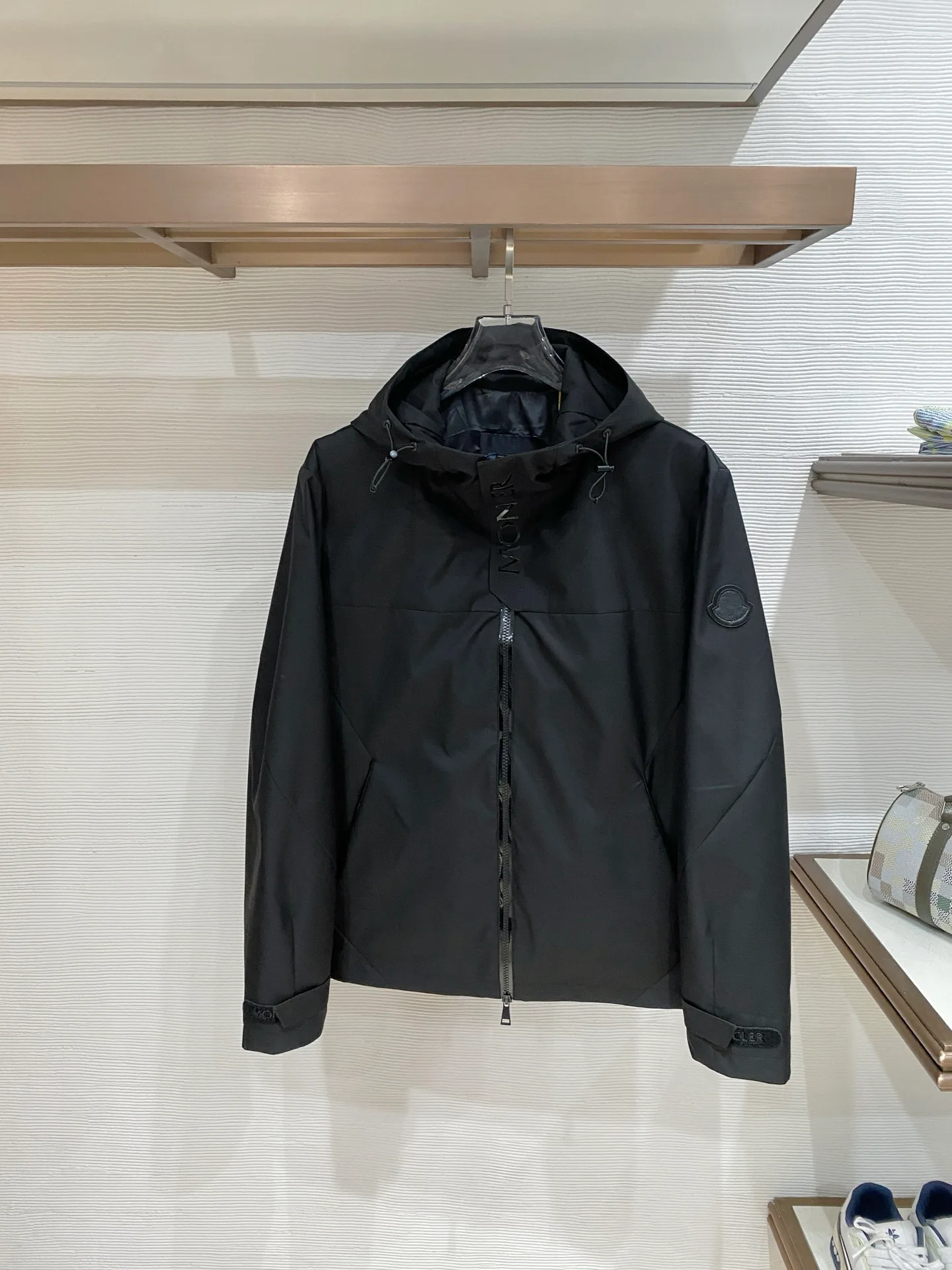 Куртки И Пуховики Мужские Moncler 11504054