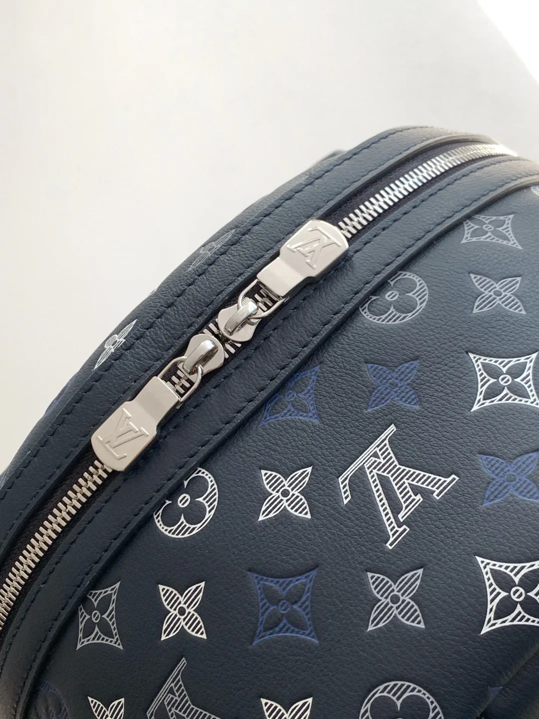 Рюкзаки Женские Louis Vuitton 18520896