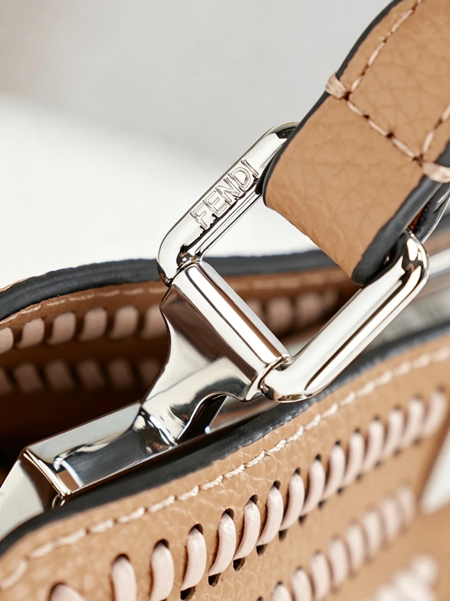 Классические Сумки Женские Fendi 18005124