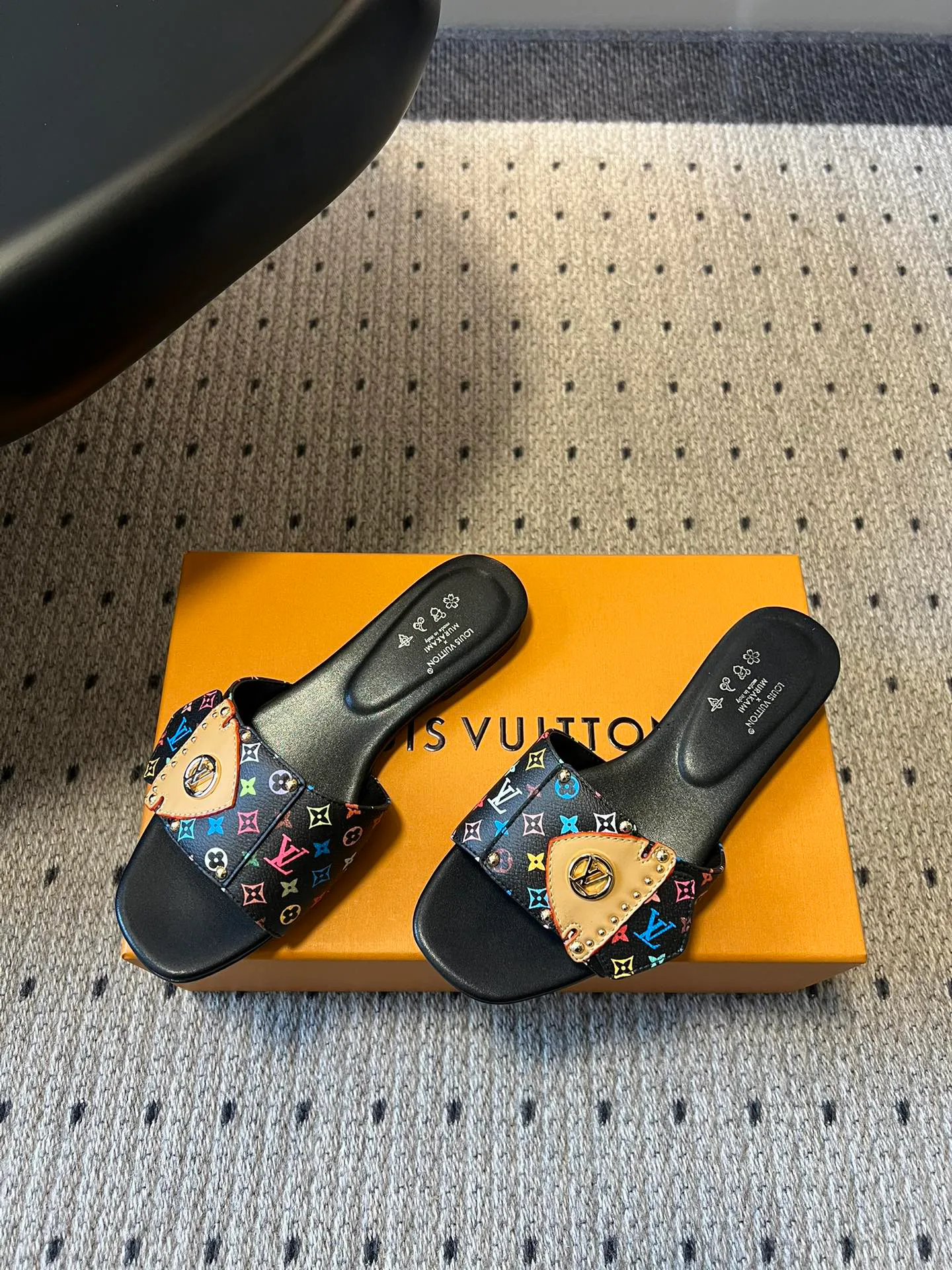 Шлепанцы Женские Louis Vuitton 11758546