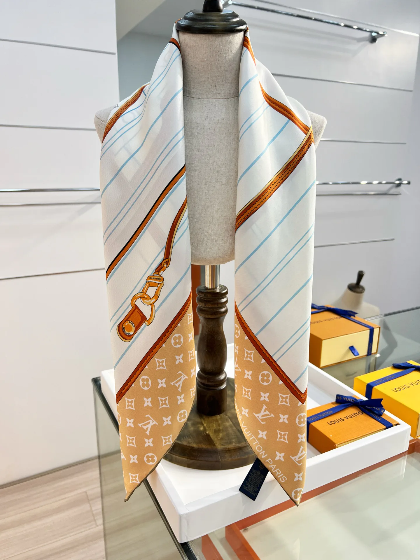 Шарфы Louis Vuitton 1592219