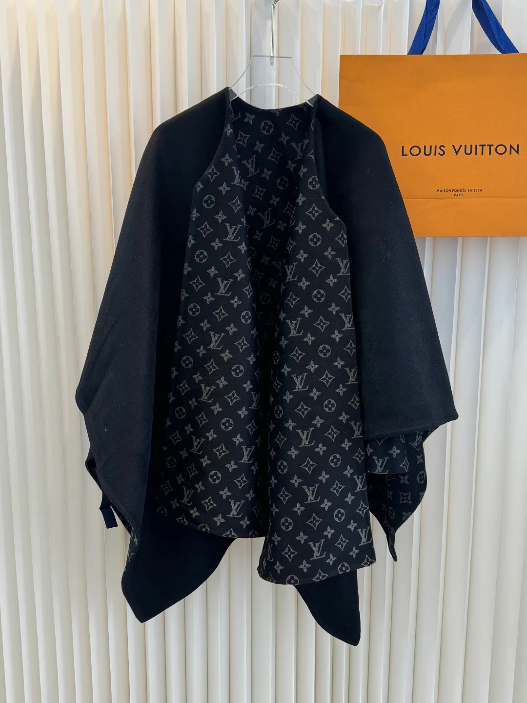 Пальто Женские Louis Vuitton 18980922
