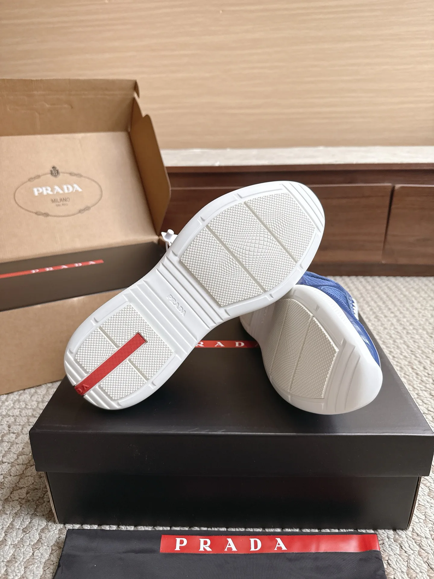 Кроссовки Женские Prada 17470455