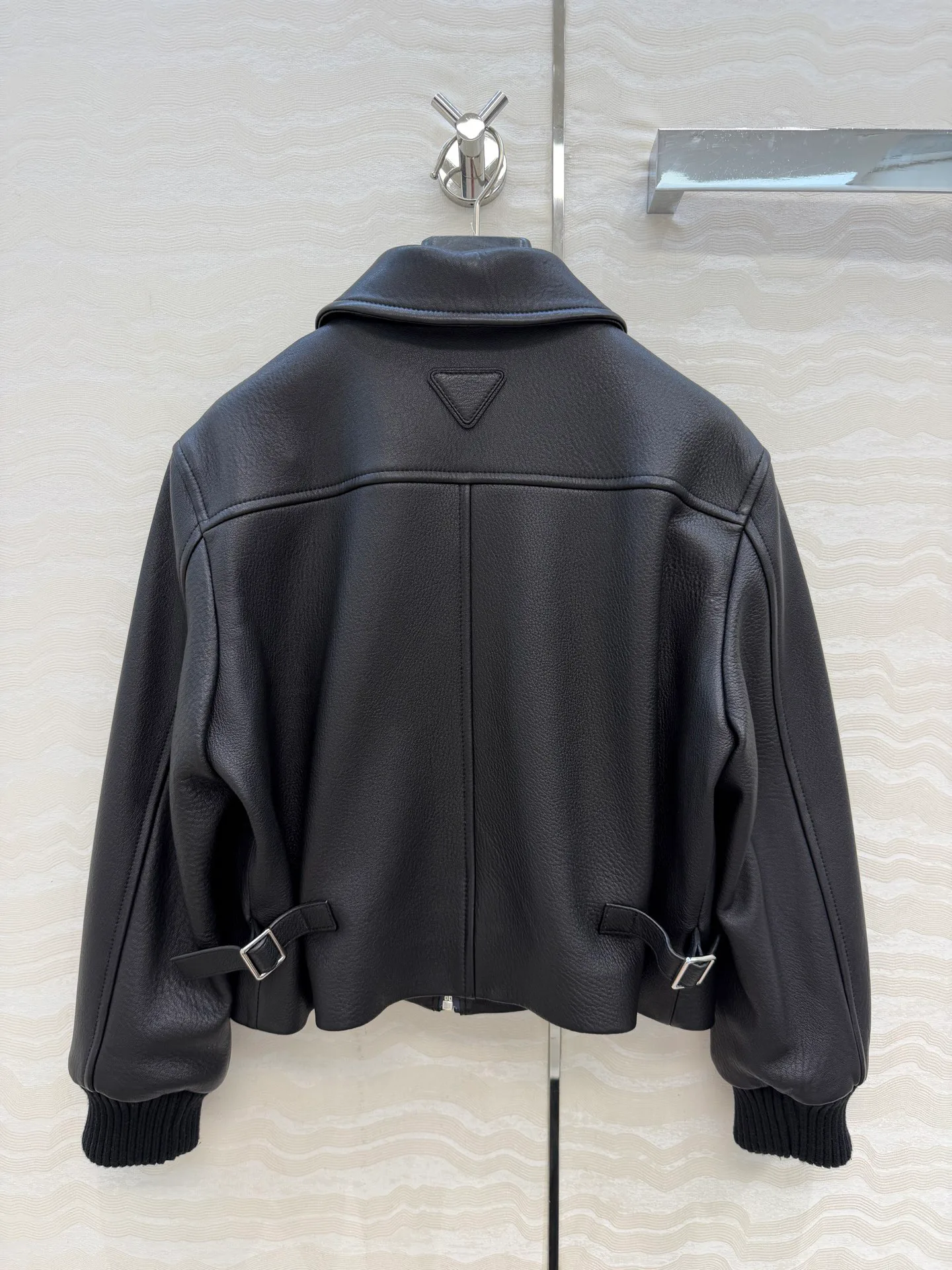 Кожаные Куртки И Дублёнки Женские Prada 18601537