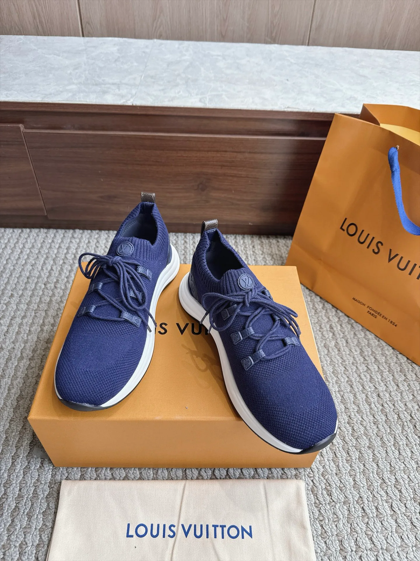 Кроссовки Женские Louis Vuitton 18333248