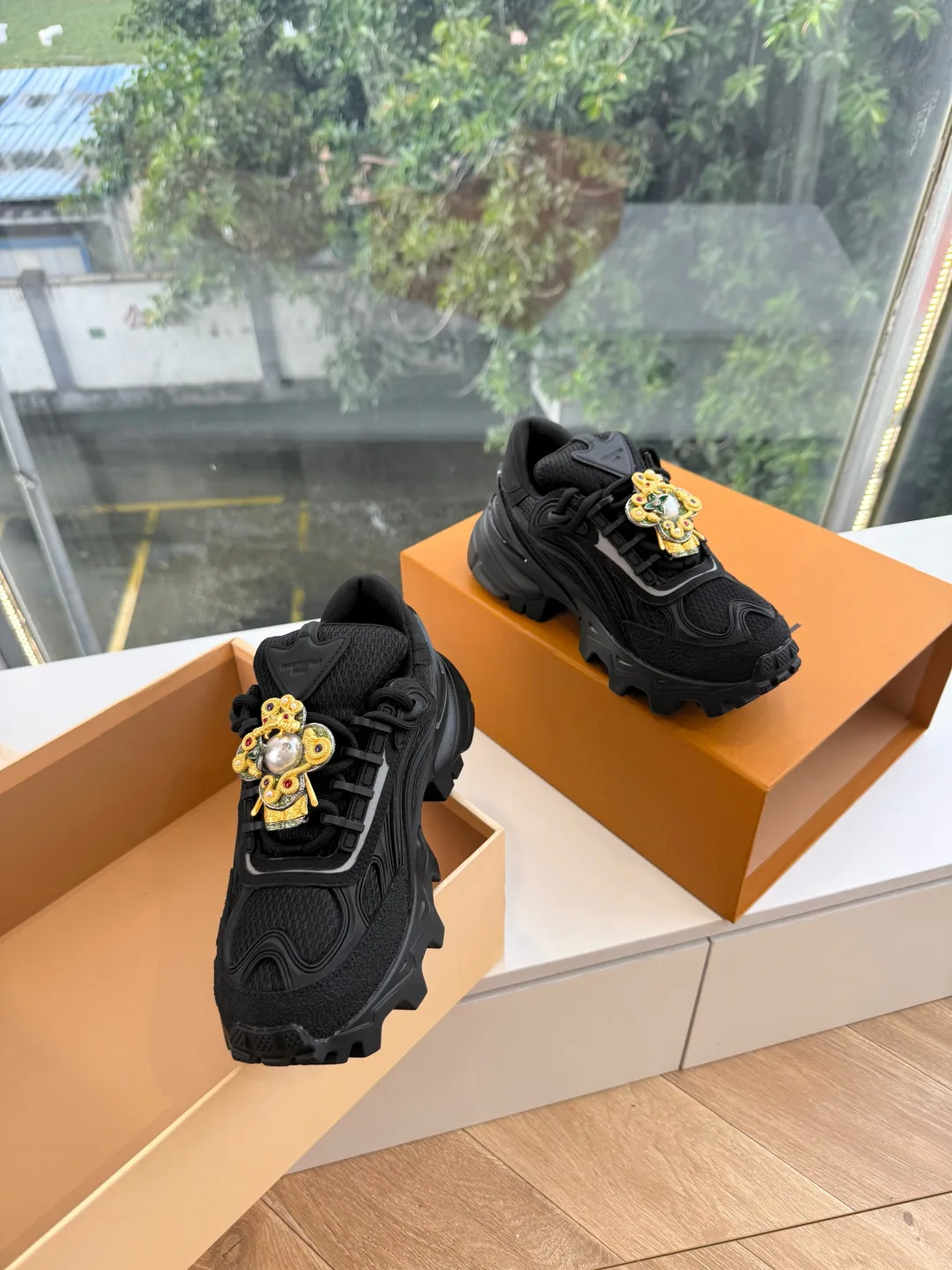 Кроссовки Женские Louis Vuitton 18053490